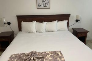 Alojamiento - Pineapple Court Hotel