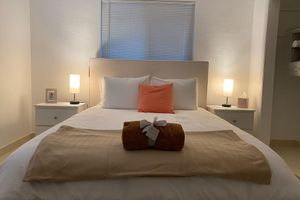 Alquiler Vacacional - Blue Room By The Gables 2BR 1BTH W/PRIVATE POOL- FREE PARKING