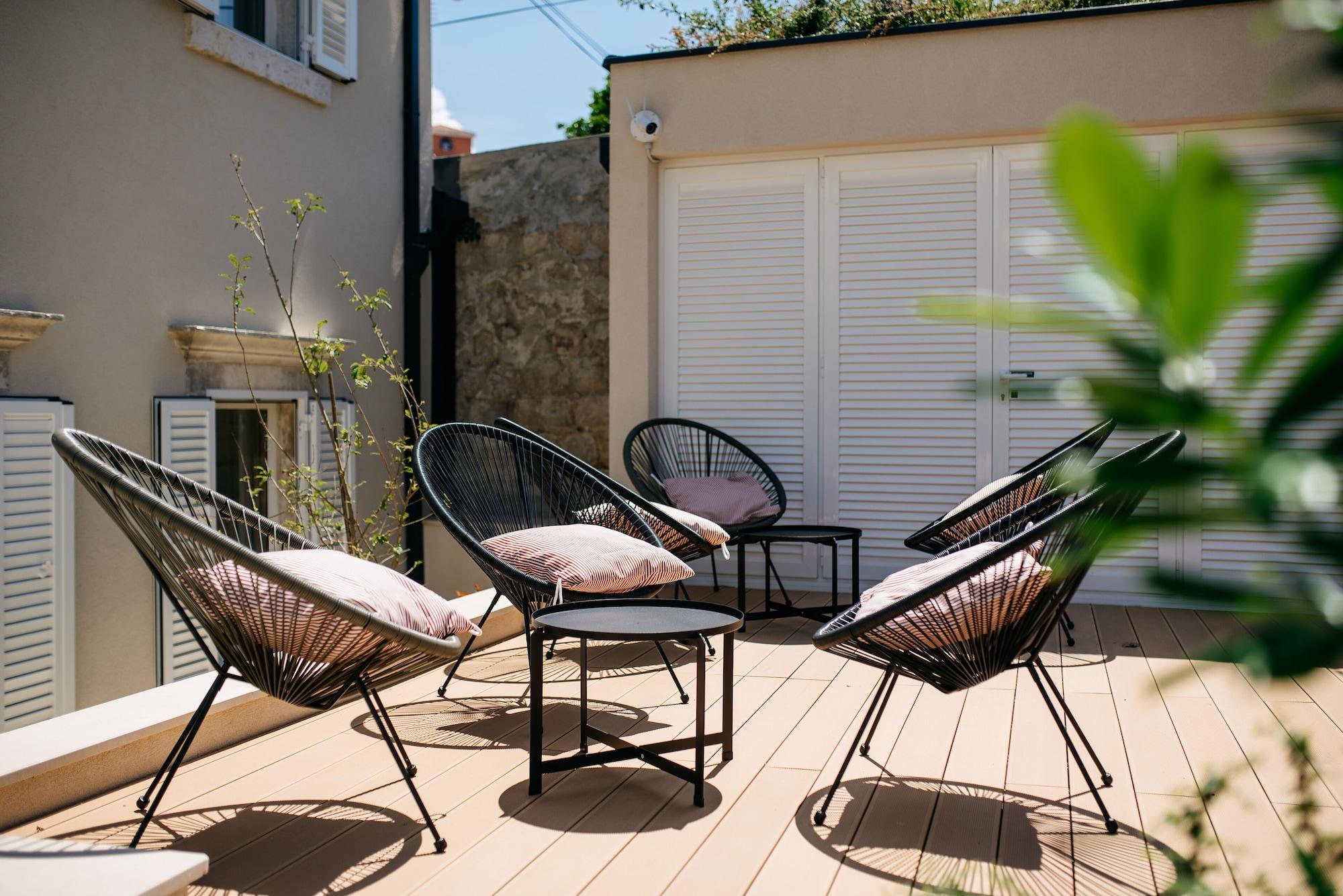 Bar/Salón Kala Luxury rooms by DuHomes