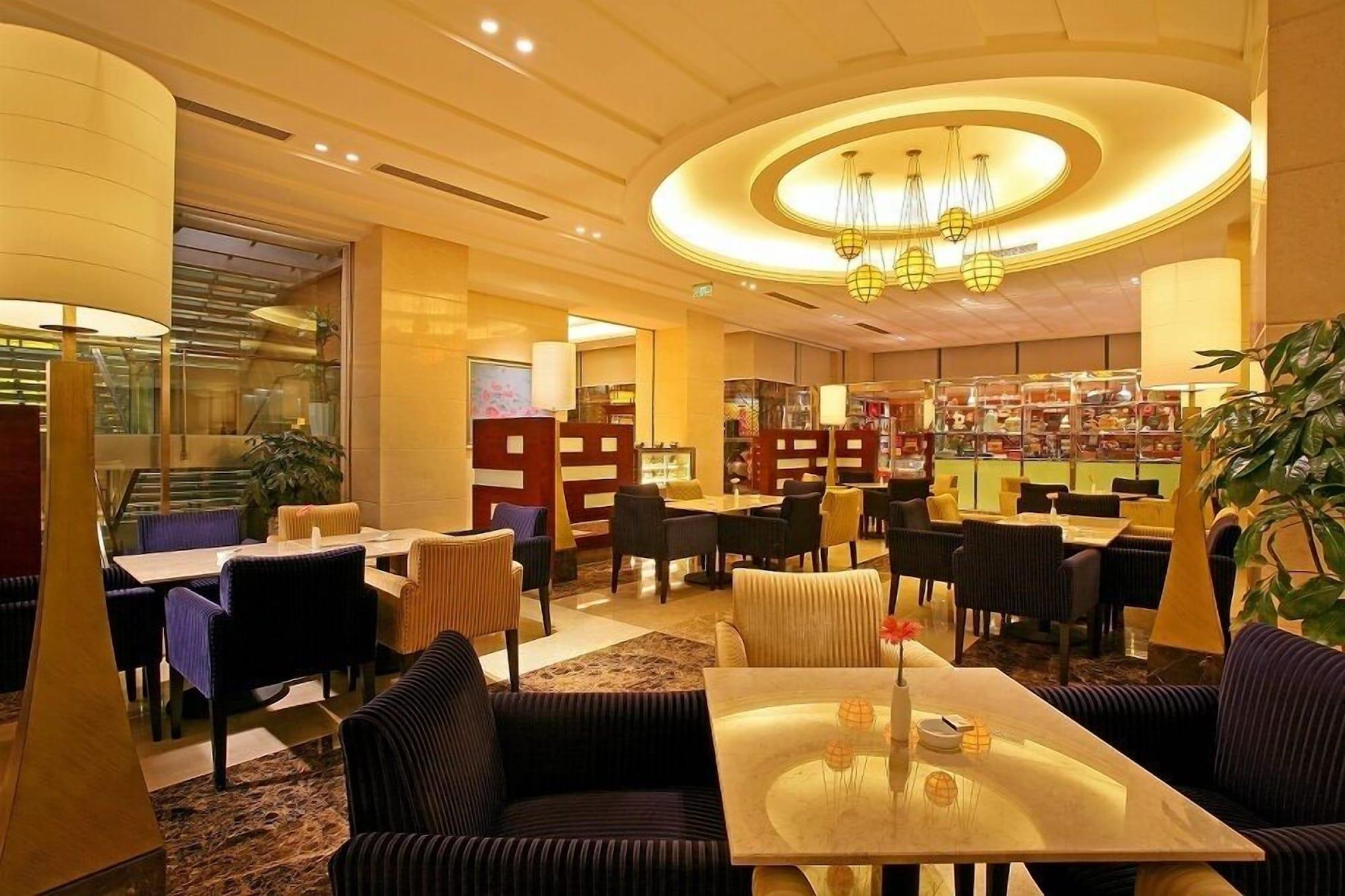 Restaurant Rainbird International Hotel