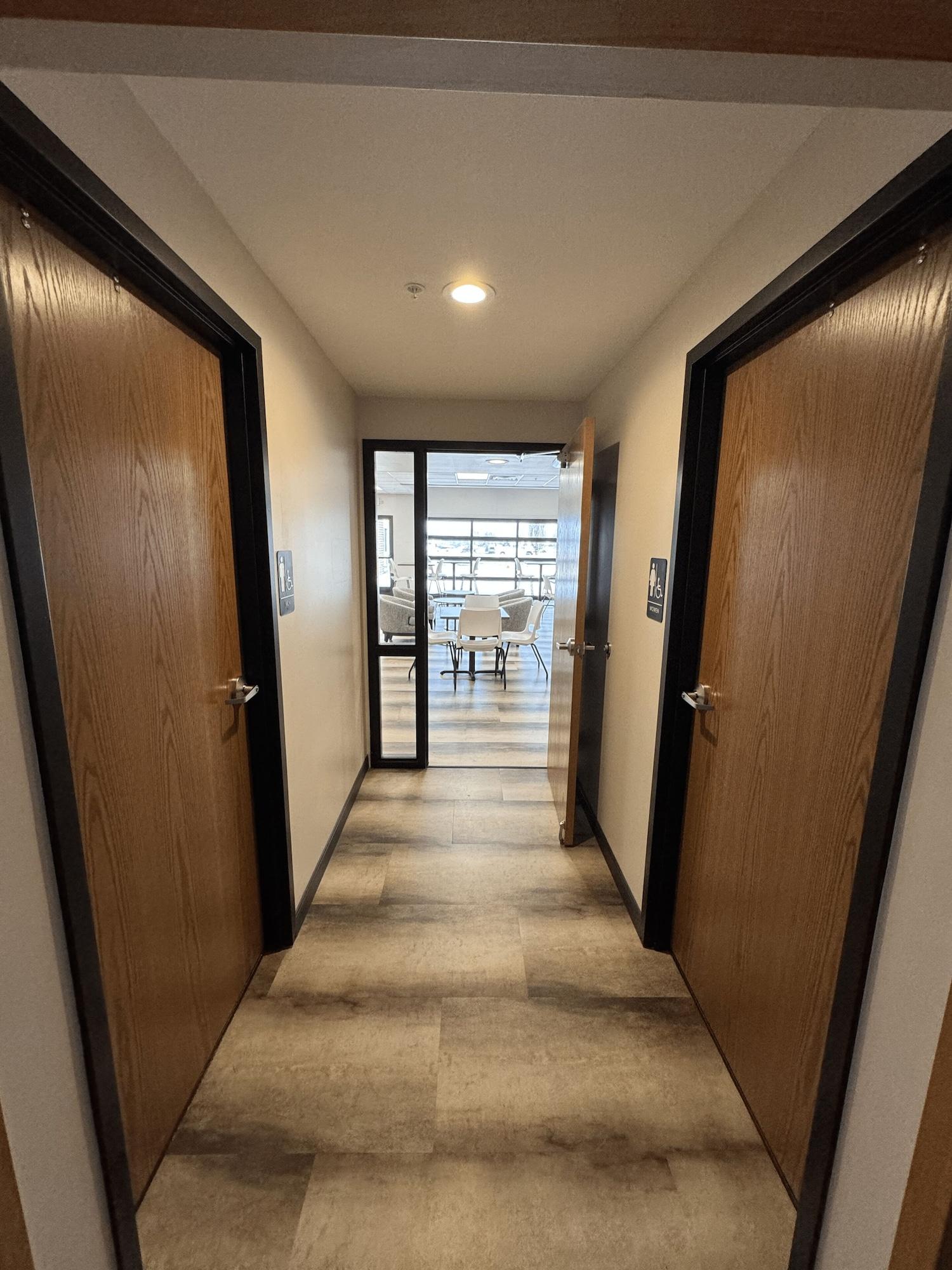 Varios Bearcat Inn and Suites