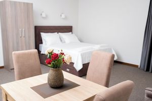 Alquiler Vacacional - Chic 1-bedroom apartment with WiFi, AC in amazing near airport