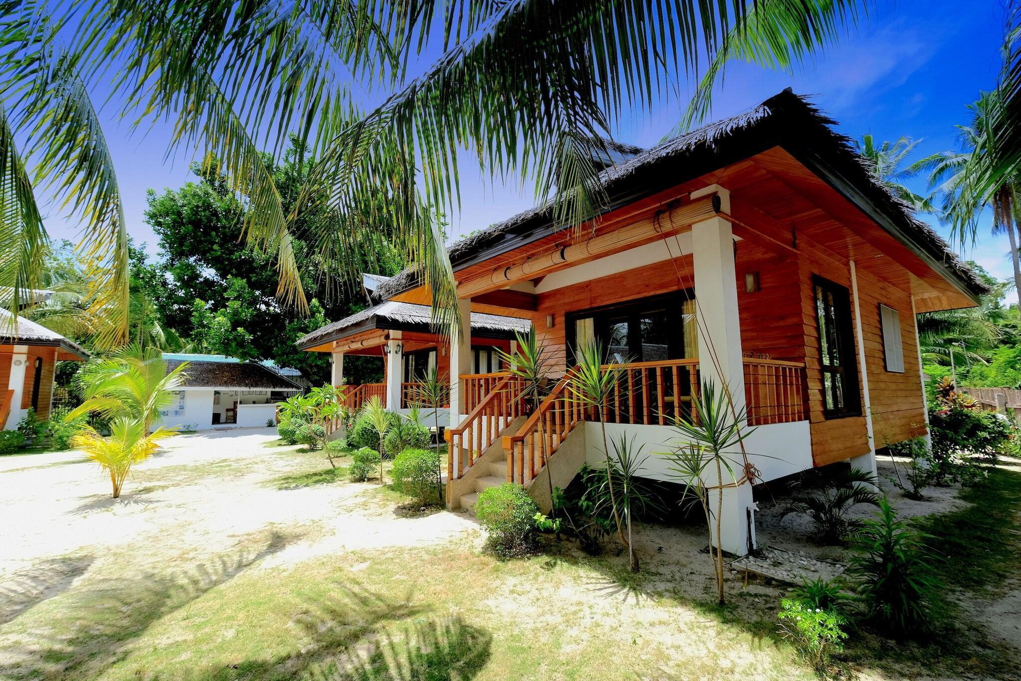 Vista Exterior White Villas Resort