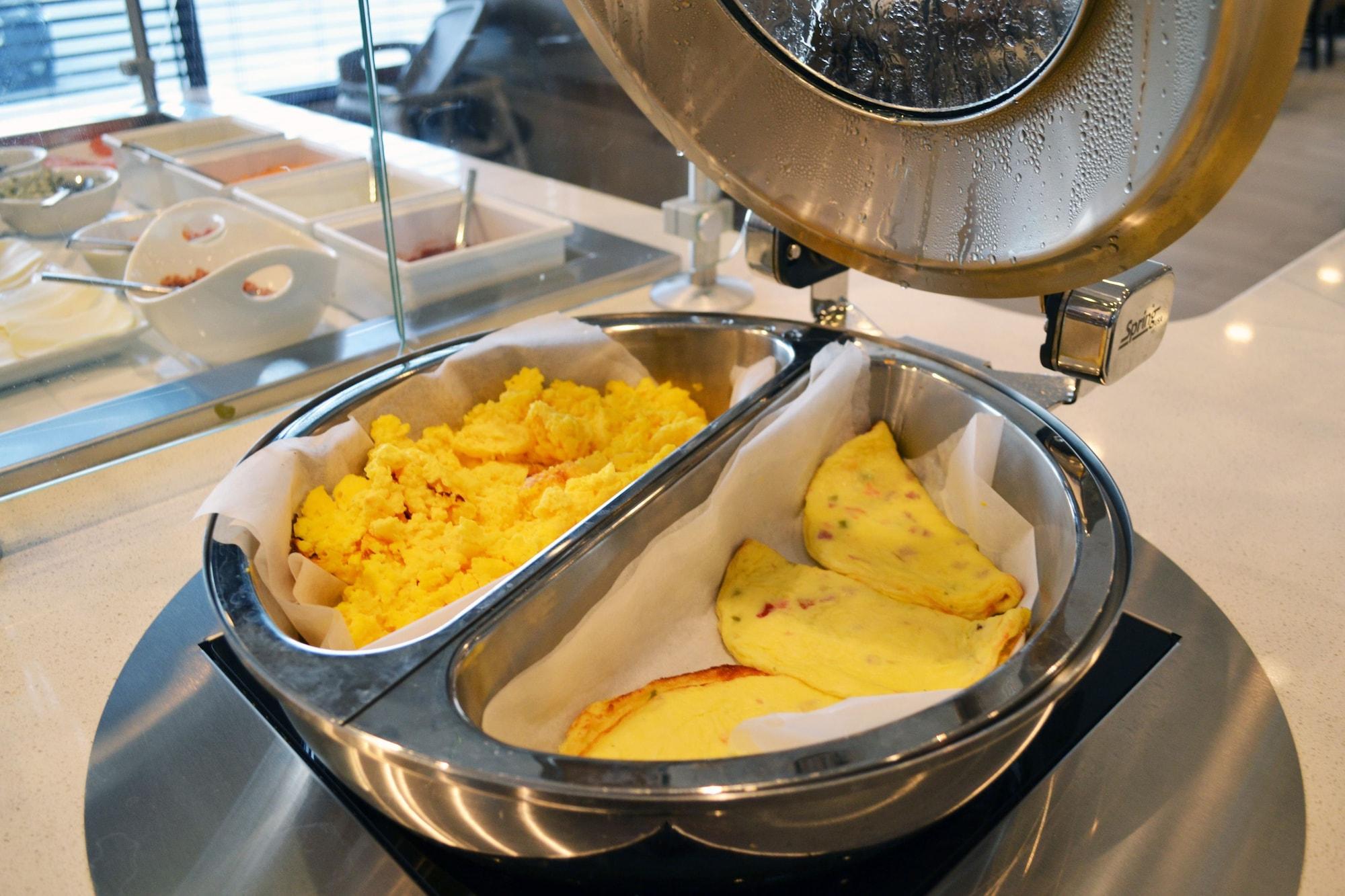 Restaurant Staybridge Suites Red Deer North  by IHG