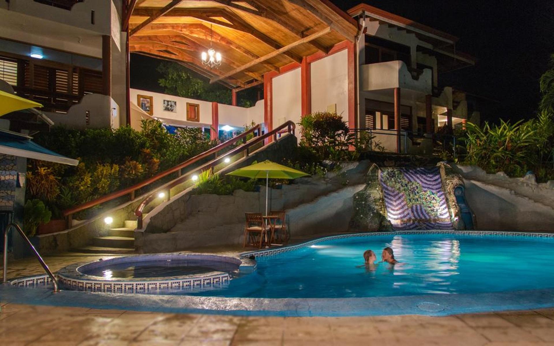 Vista Piscina Hotel California