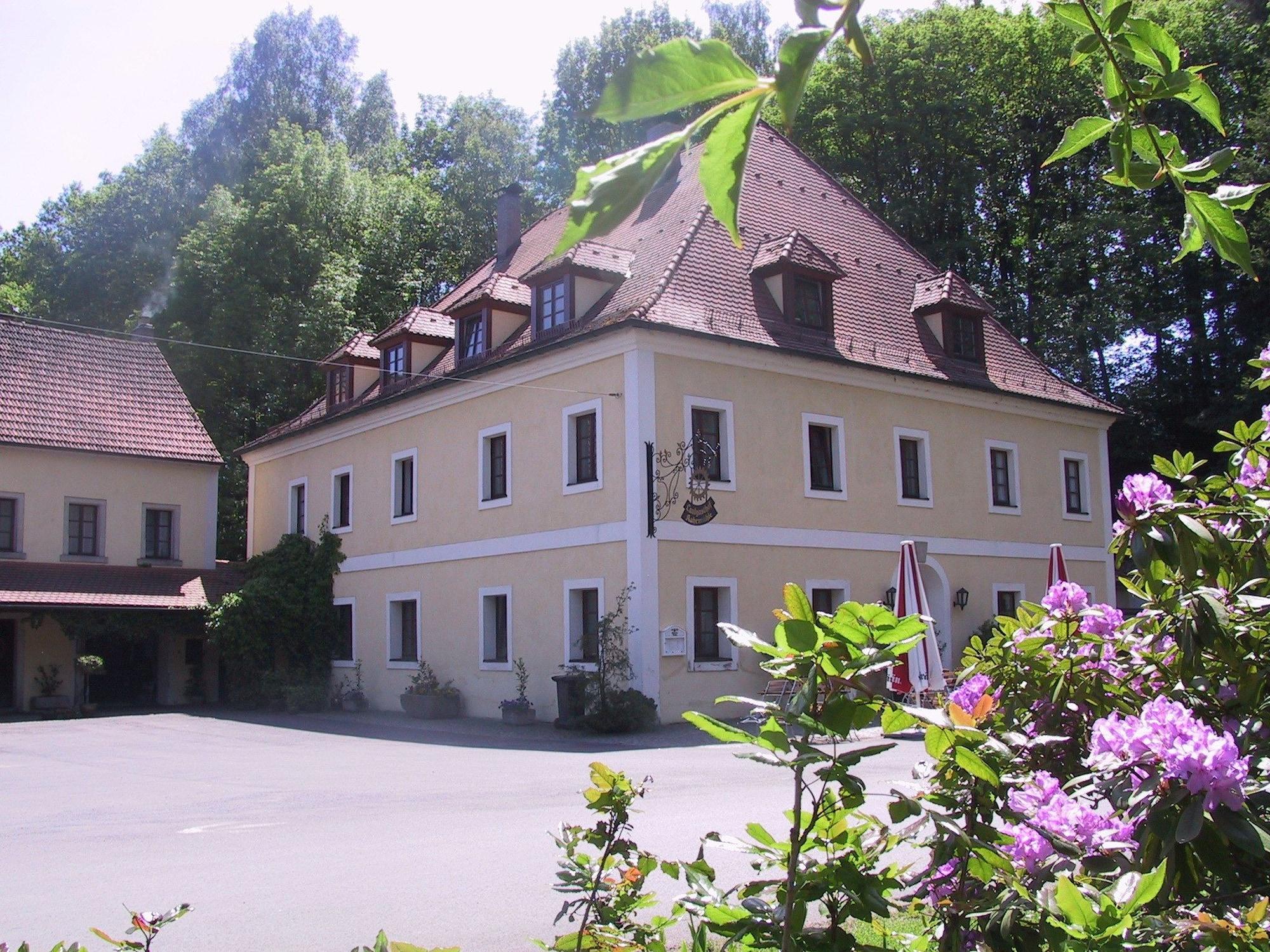 Varios Landhotel Kahrmühle