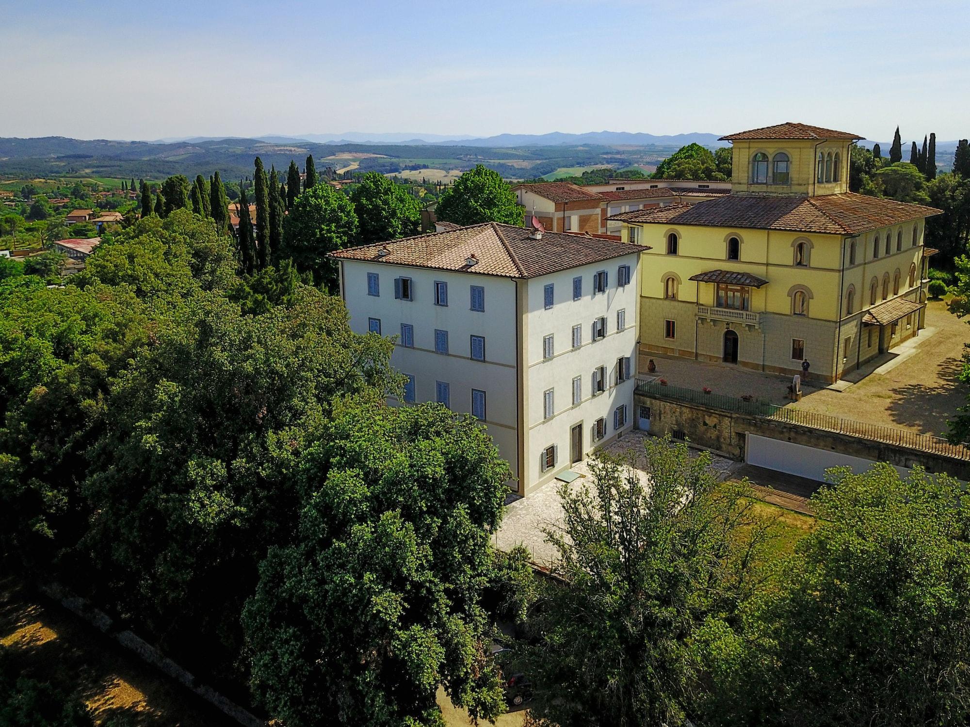 Vista Exterior Villa Montarioso