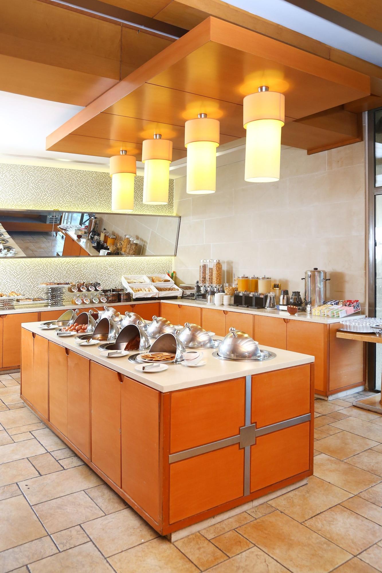 Restaurant Ramada Plaza by Wyndham Beirut Raouche