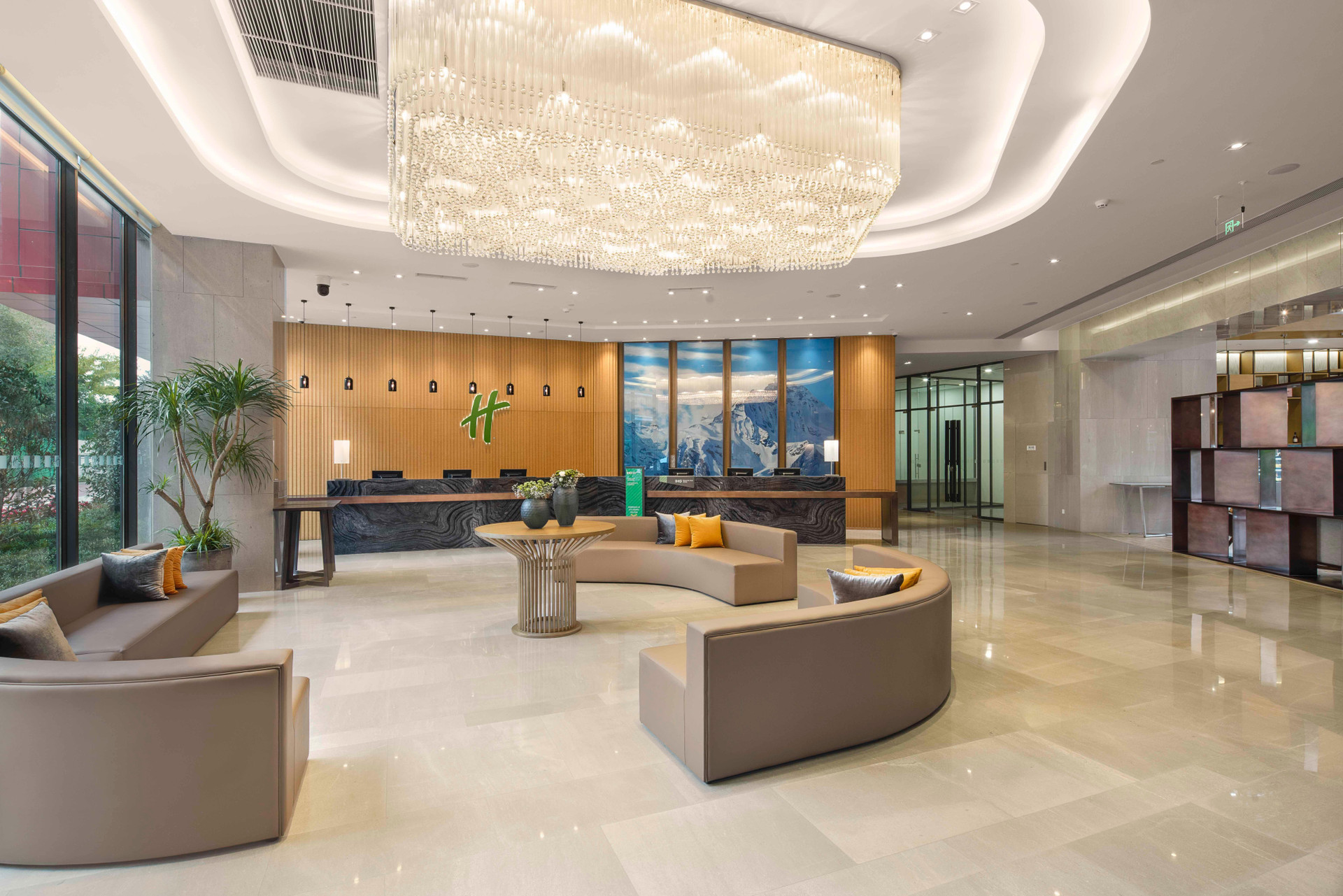 Vista Lobby Holiday Inn Chengdu Airport by IHG