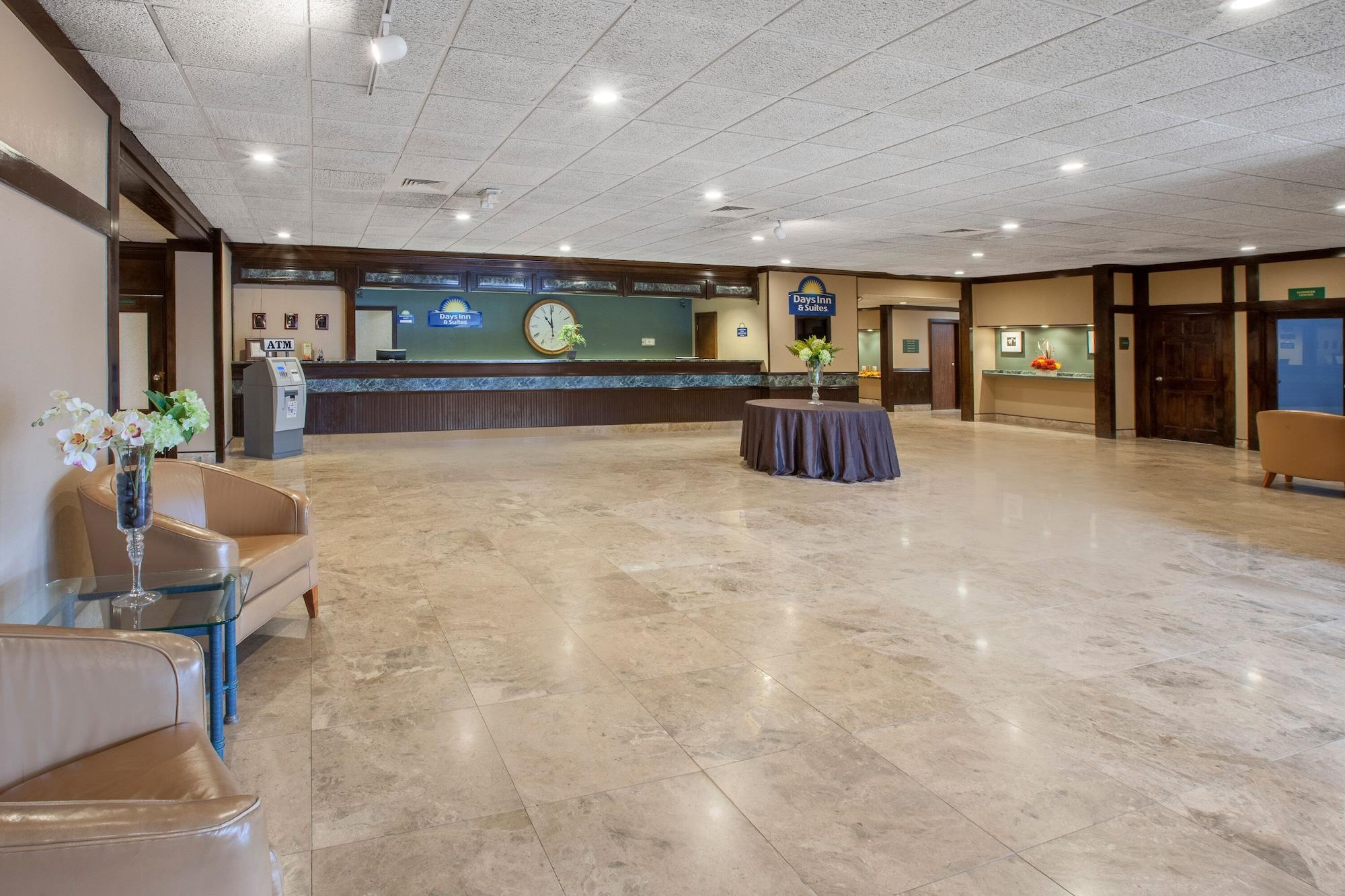 Vista Lobby Quality Inn & Suites Richfield