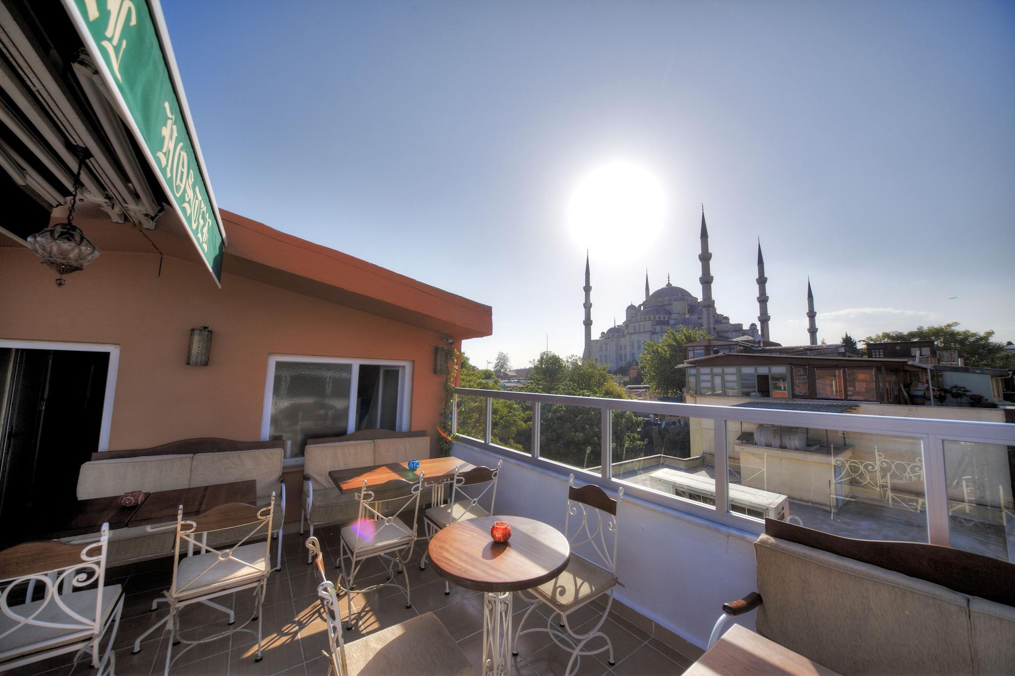 Varios Nobel Hostel Guesthouse