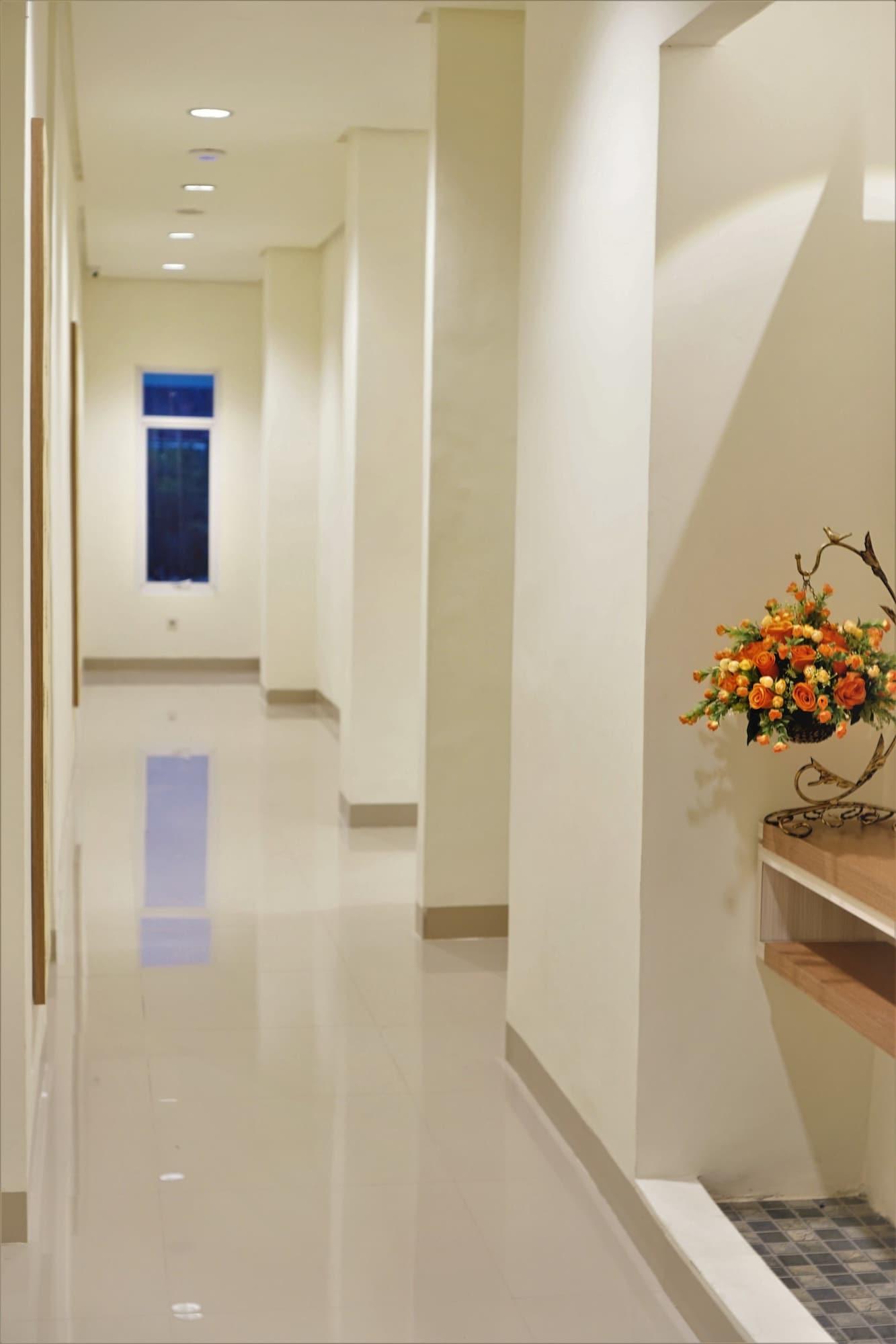 Varios Big Fish Hotel