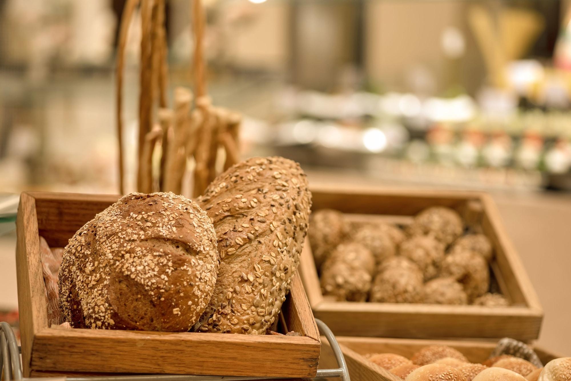 Restaurant Crowne Plaza Duqm by IHG