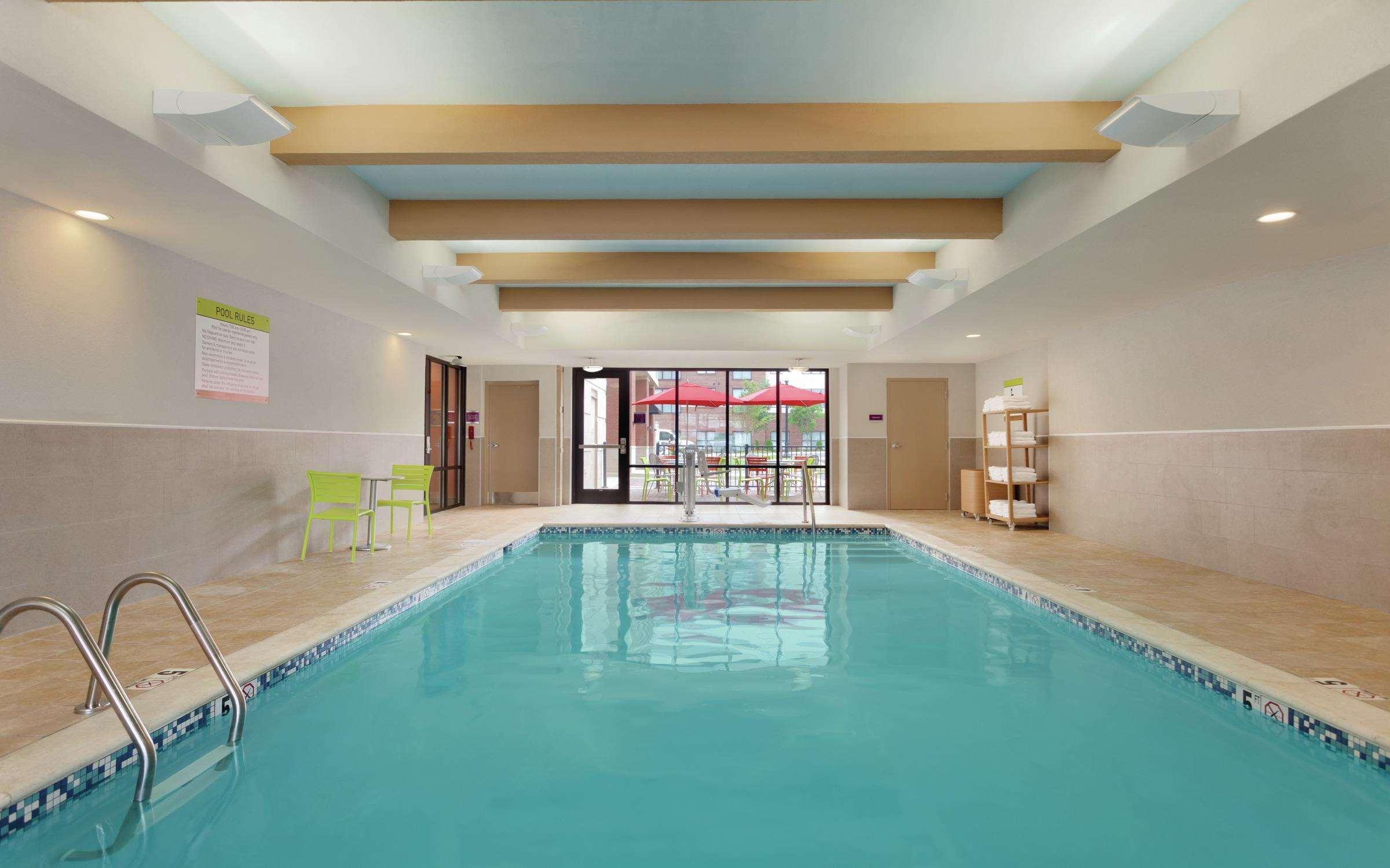 Vista Piscina Home2 Suites by Hilton Tuscaloosa Downtown University Blvd