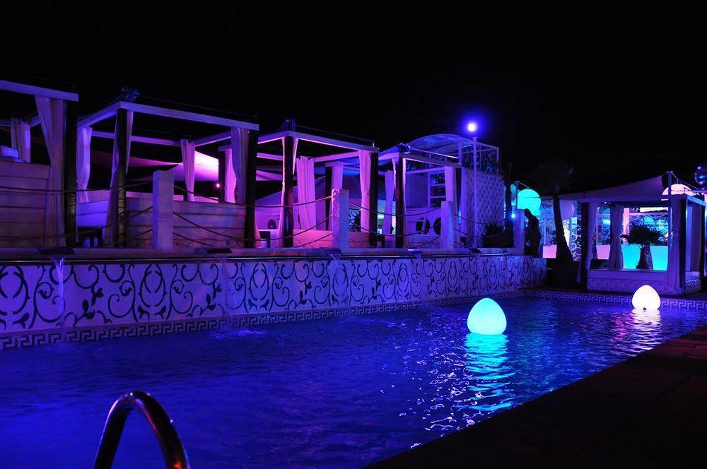 Vista Piscina Ushuaia Hotel & Clubbing