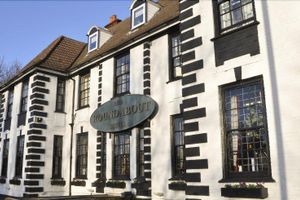 Alojamiento - The Roundabout Hotel