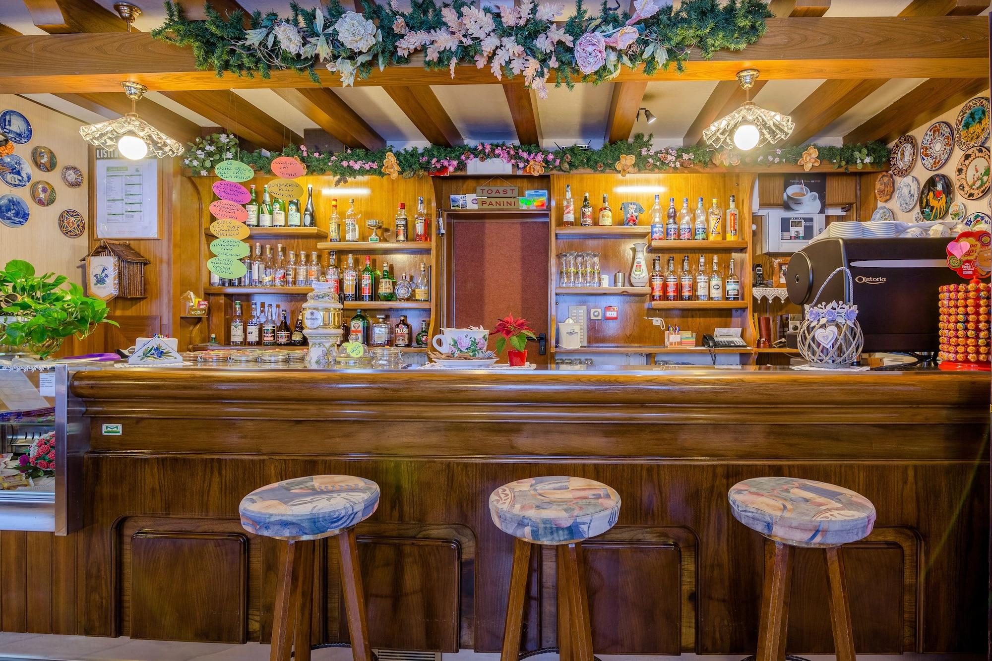 Bar/Salón Albergo Genzianella