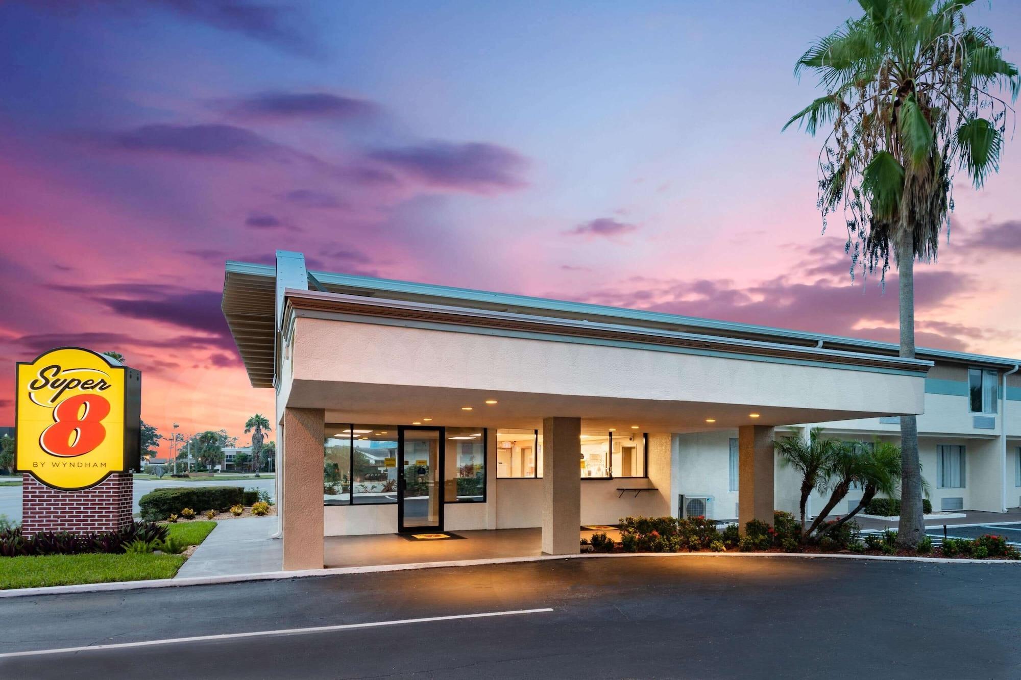 Vista Exterior Super 8 by Wyndham Melbourne