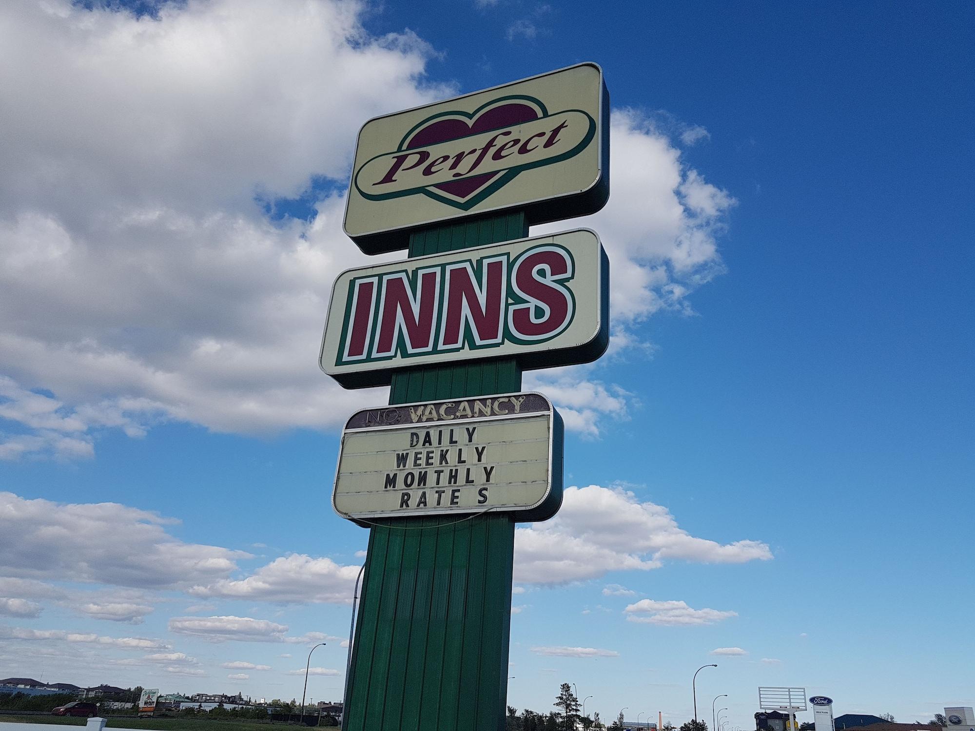 Vista Exterior Perfect Inns & Suites