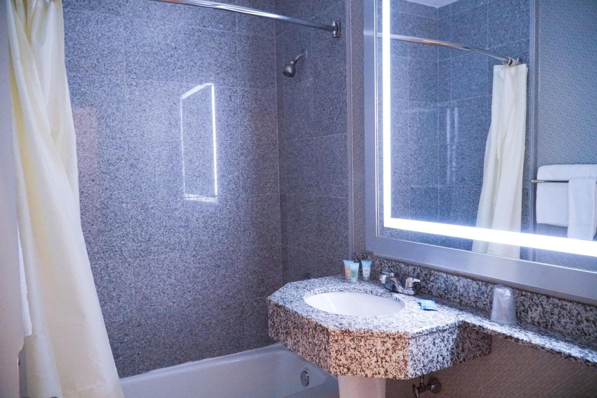 Equipamiento de Habitación Cabana Hotel Yankee Stadium