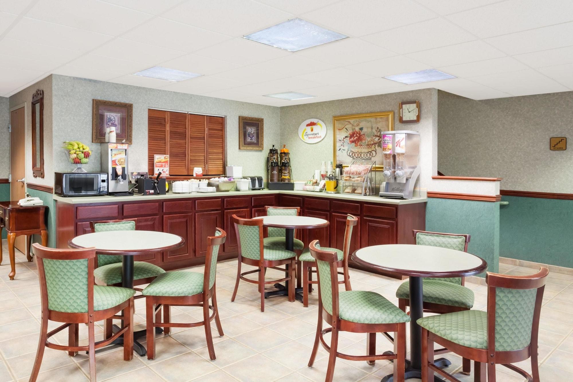 Restaurant Super 8 by Wyndham Erwin
