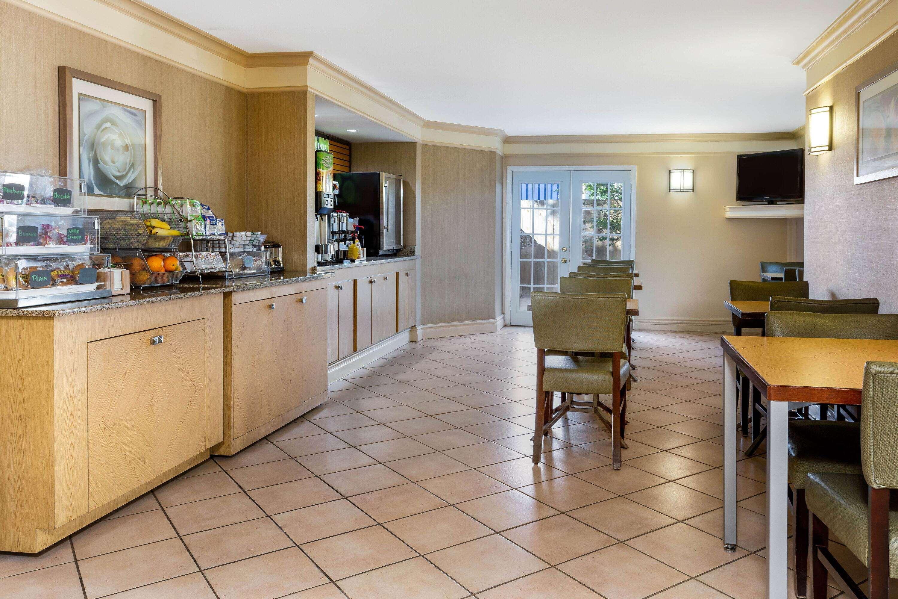 Restaurant La Quinta Inn Tampa Airport Stadium Westshore
