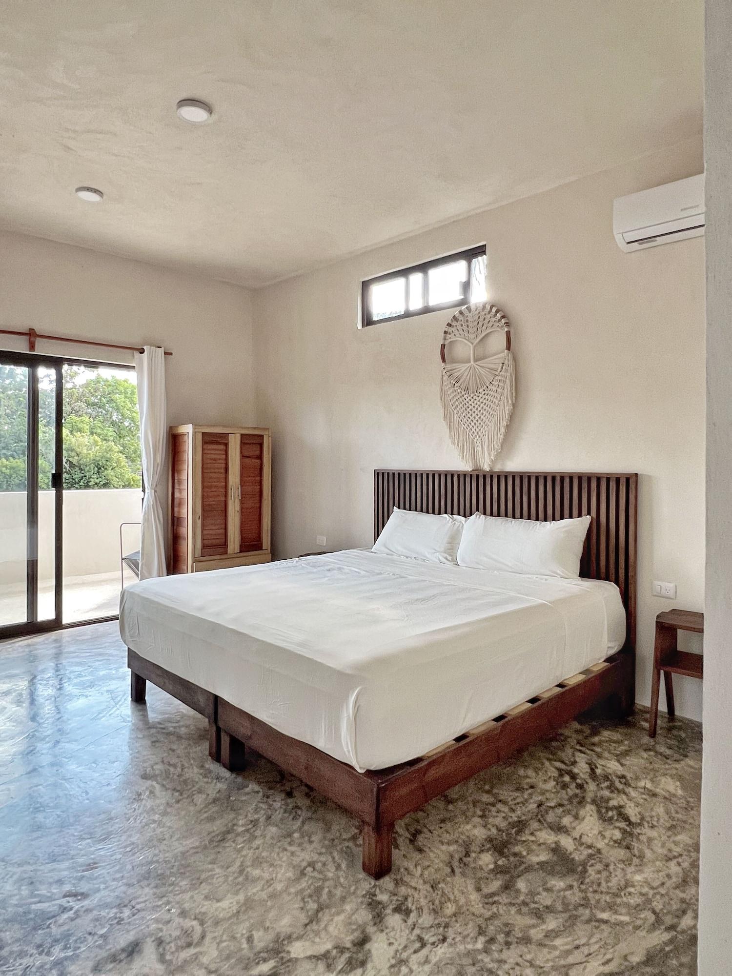 Varios Hotel Lydna Ki'n