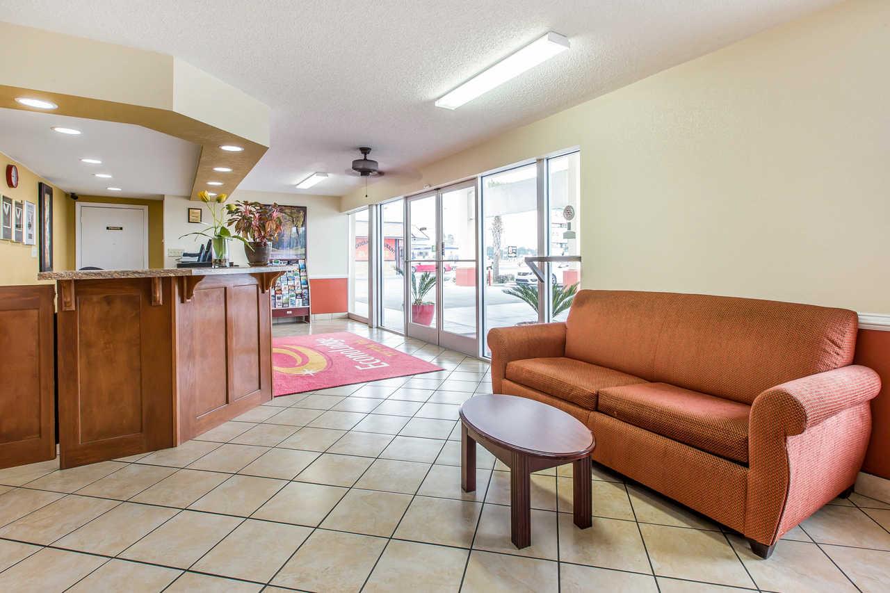 Vista Lobby Red Roof Inn Tifton