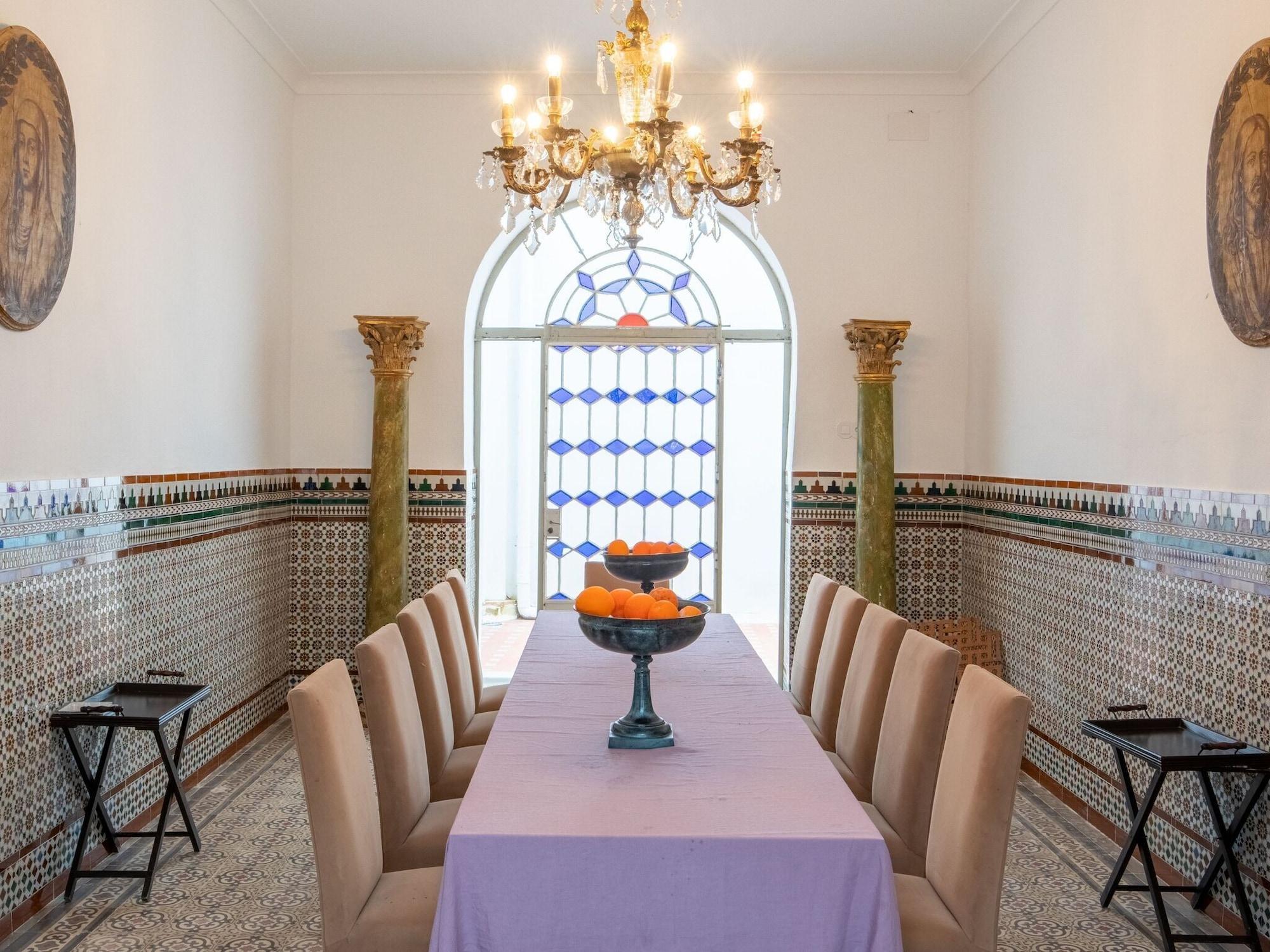 Restaurant Charming Holiday Home in Fuentes de Andalucía With Pool