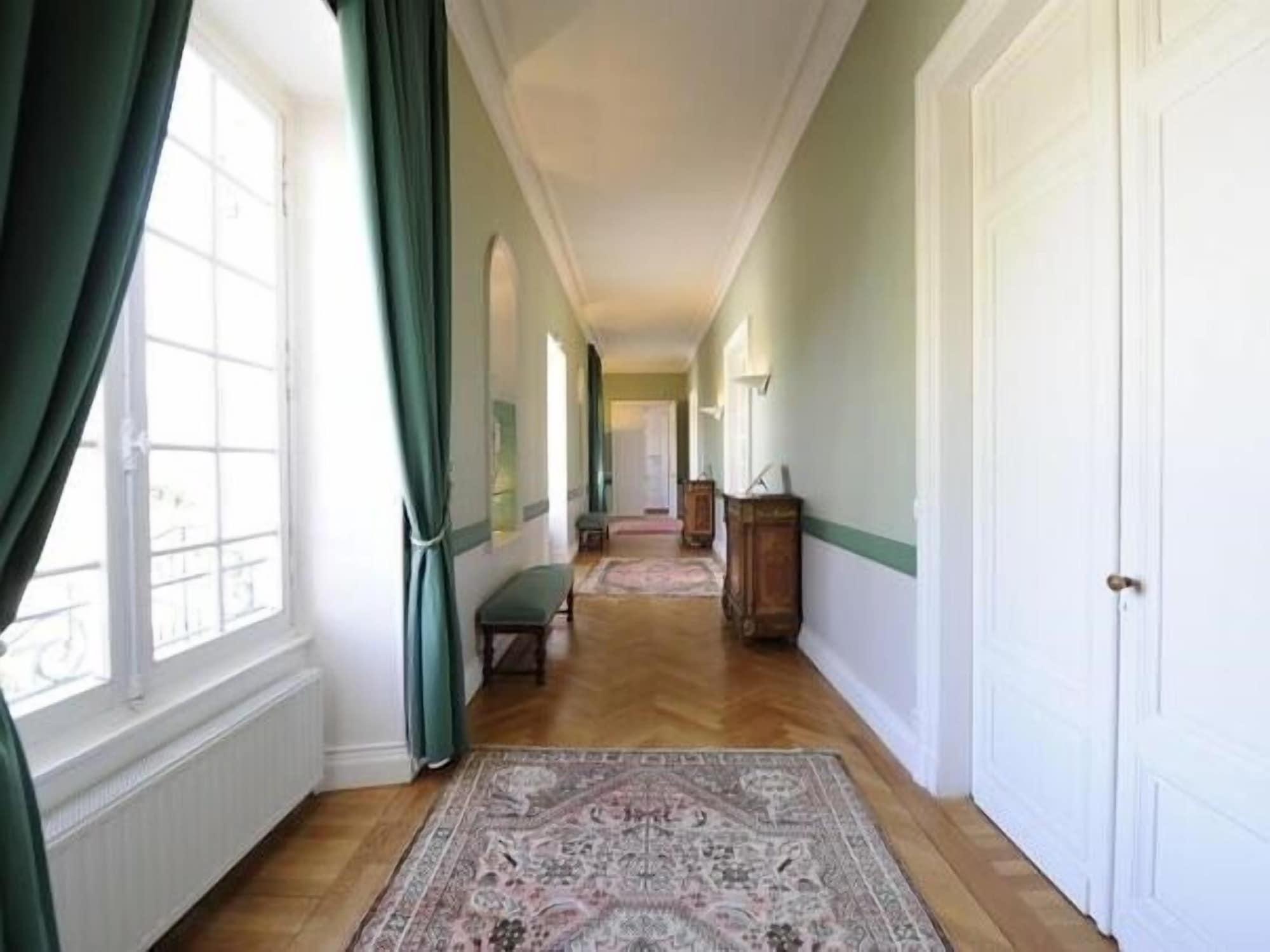 Vista Lobby La France - Gite Château