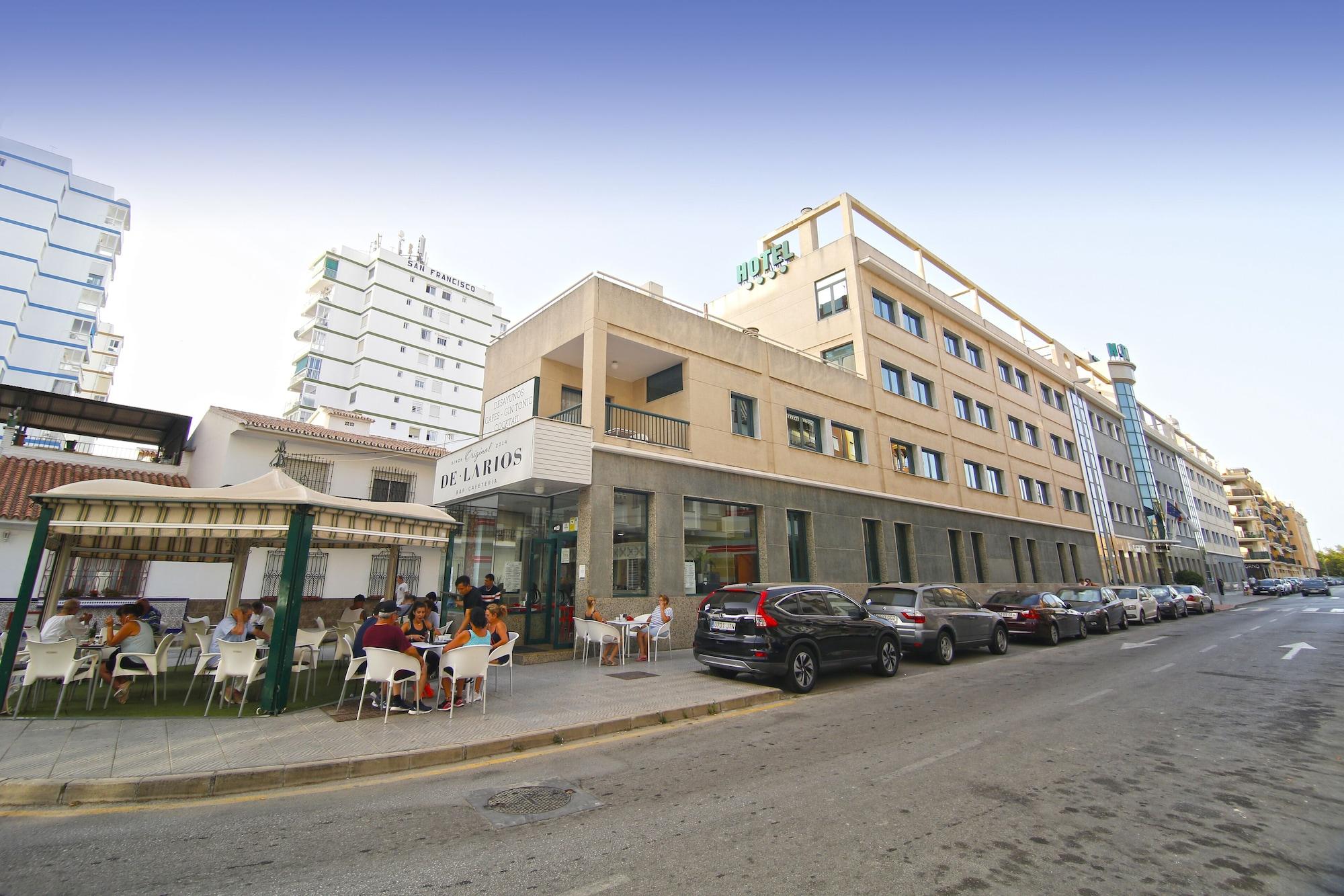Vista Exterior Hotel Mainake