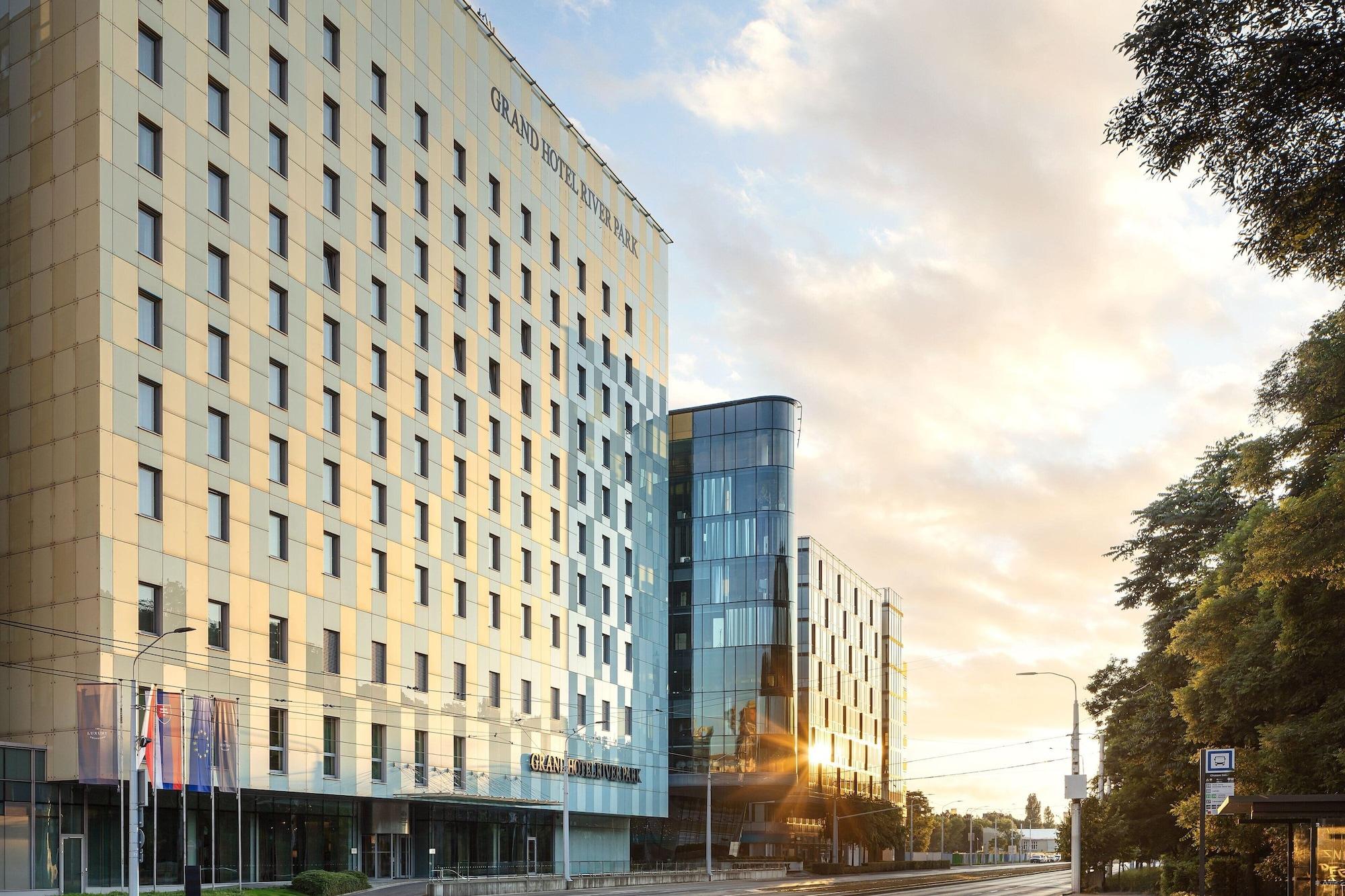 Vista Exterior Grand Hotel River Park, a Luxury Collection Hotel Bratislava