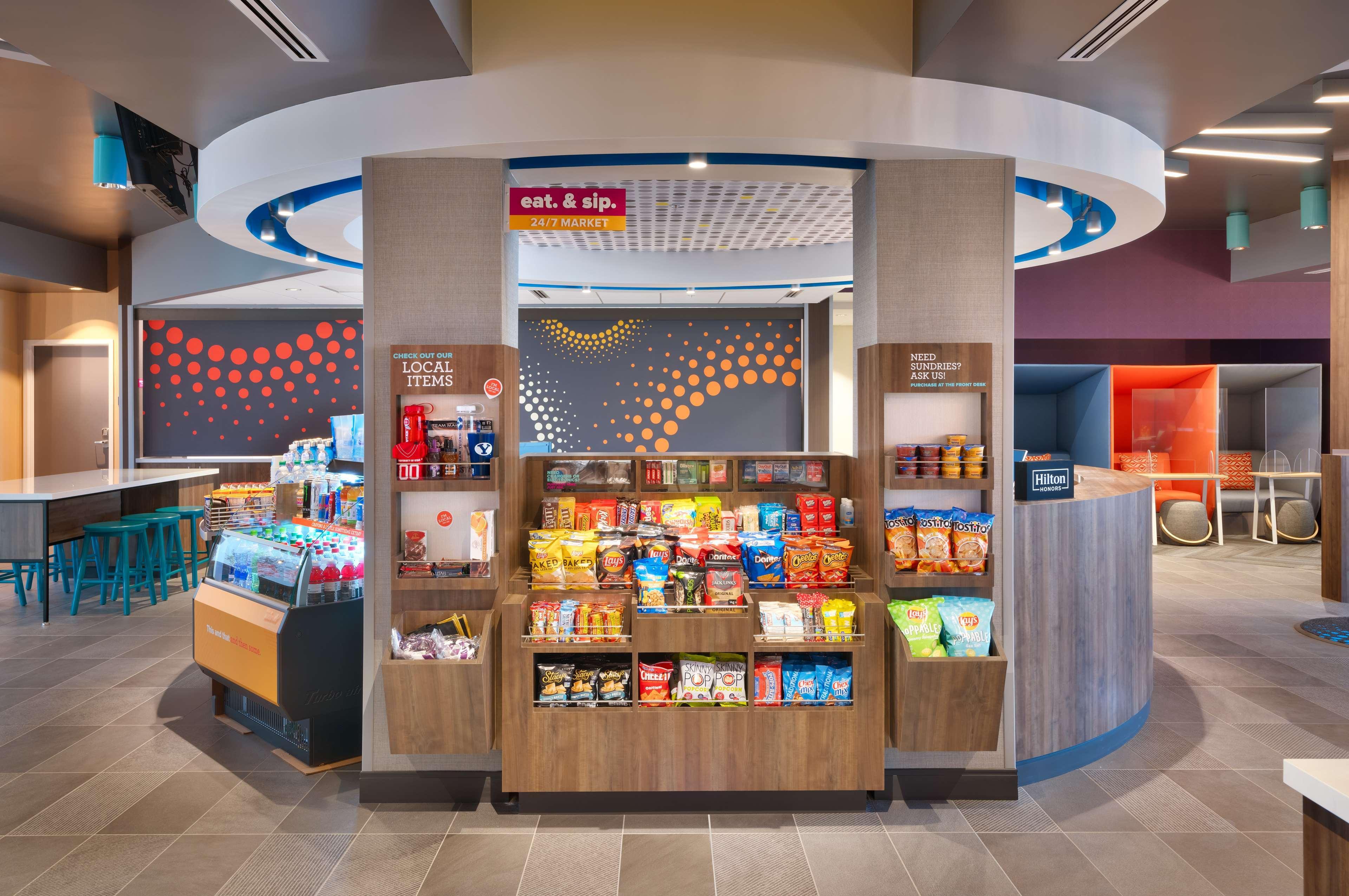Restaurant Tru By Hilton Clearfield Hill Air Force Base