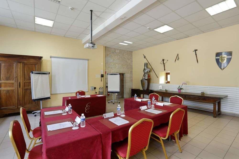 Sala de Reuniones Château Chapeau Cornu