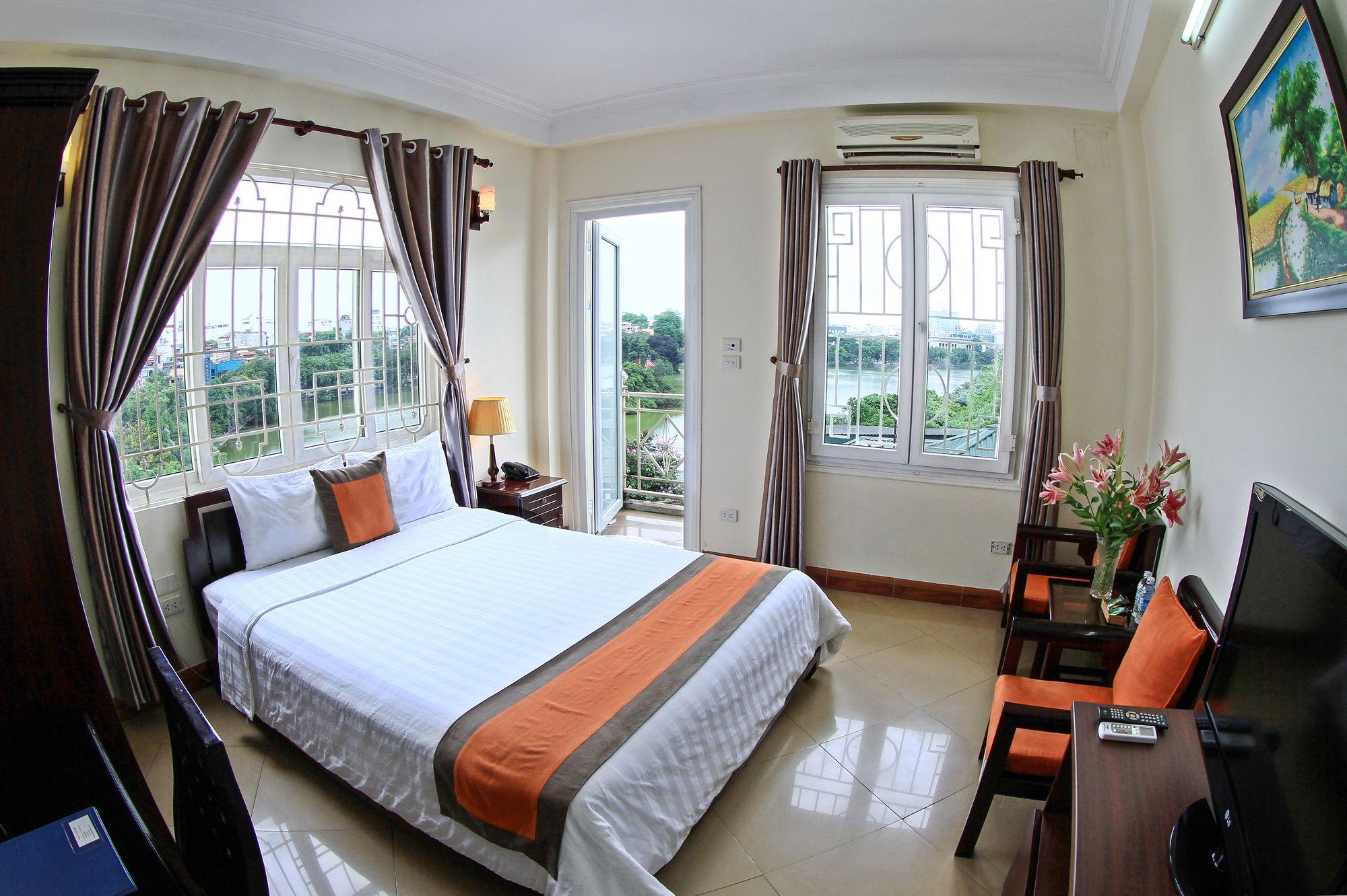 Varios Heart Hotel