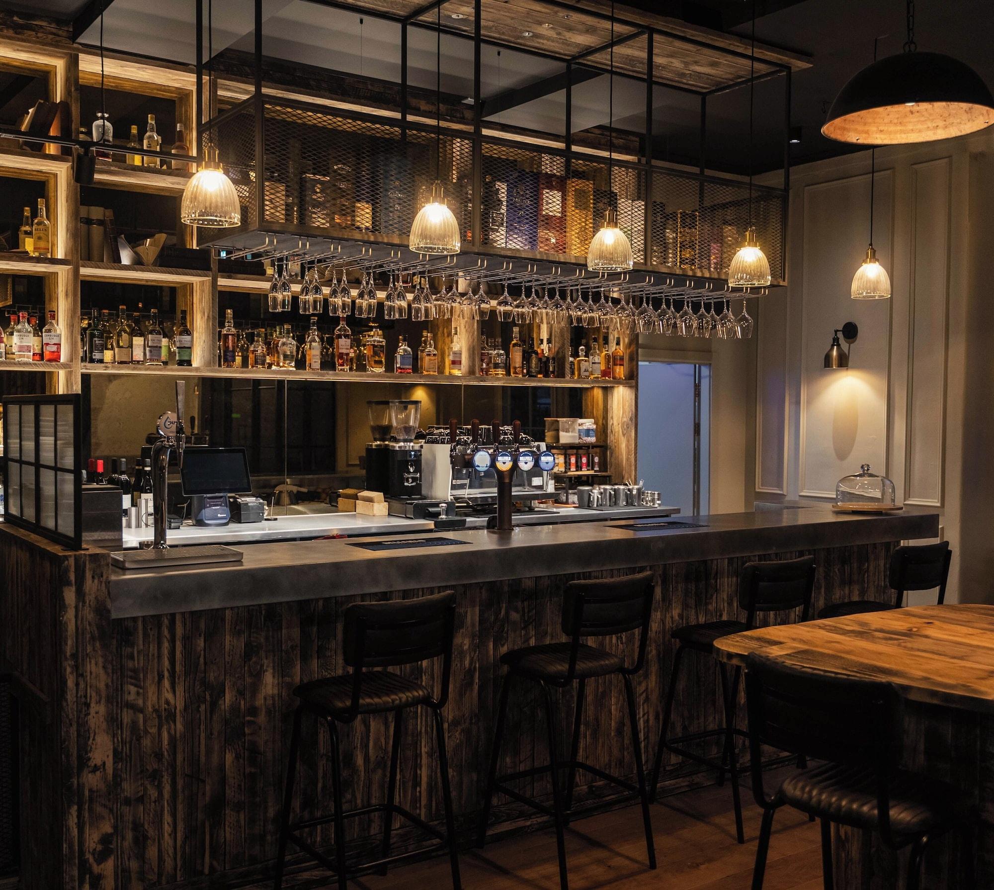 Bar/Salón CoDE Pod  – The CoURT - Edinburgh