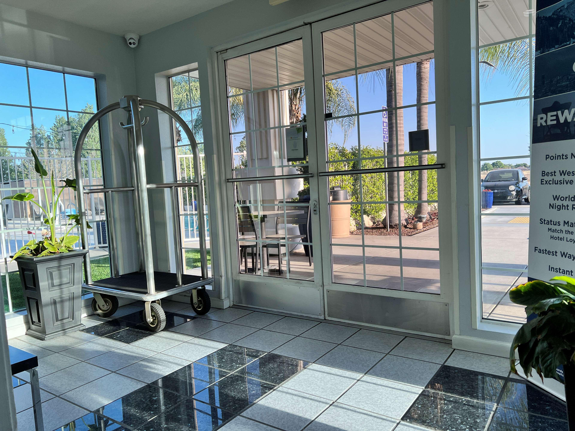 Vista Lobby Best Western Americana