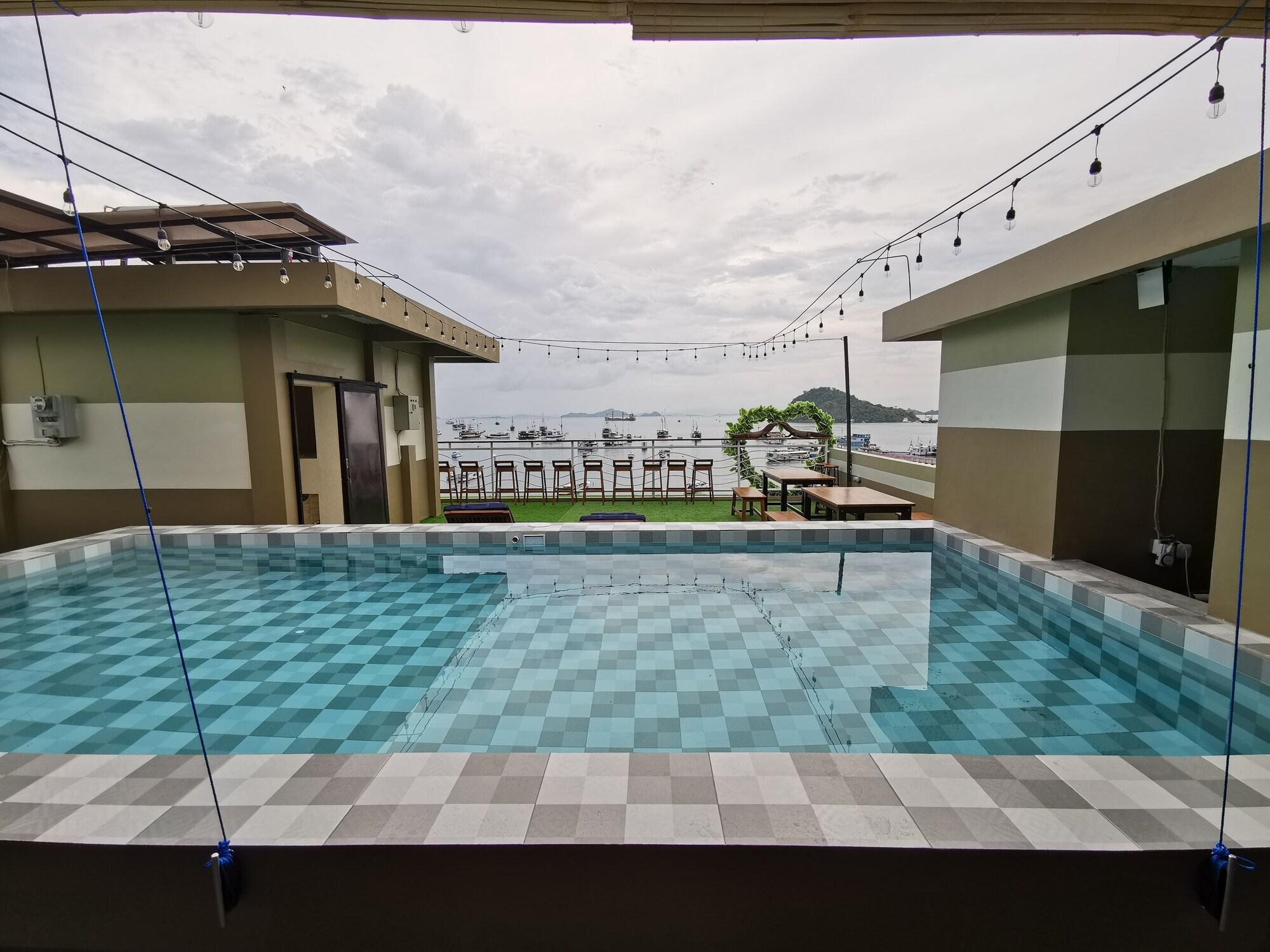 Vista Piscina Flamingo Avia Labuan Bajo