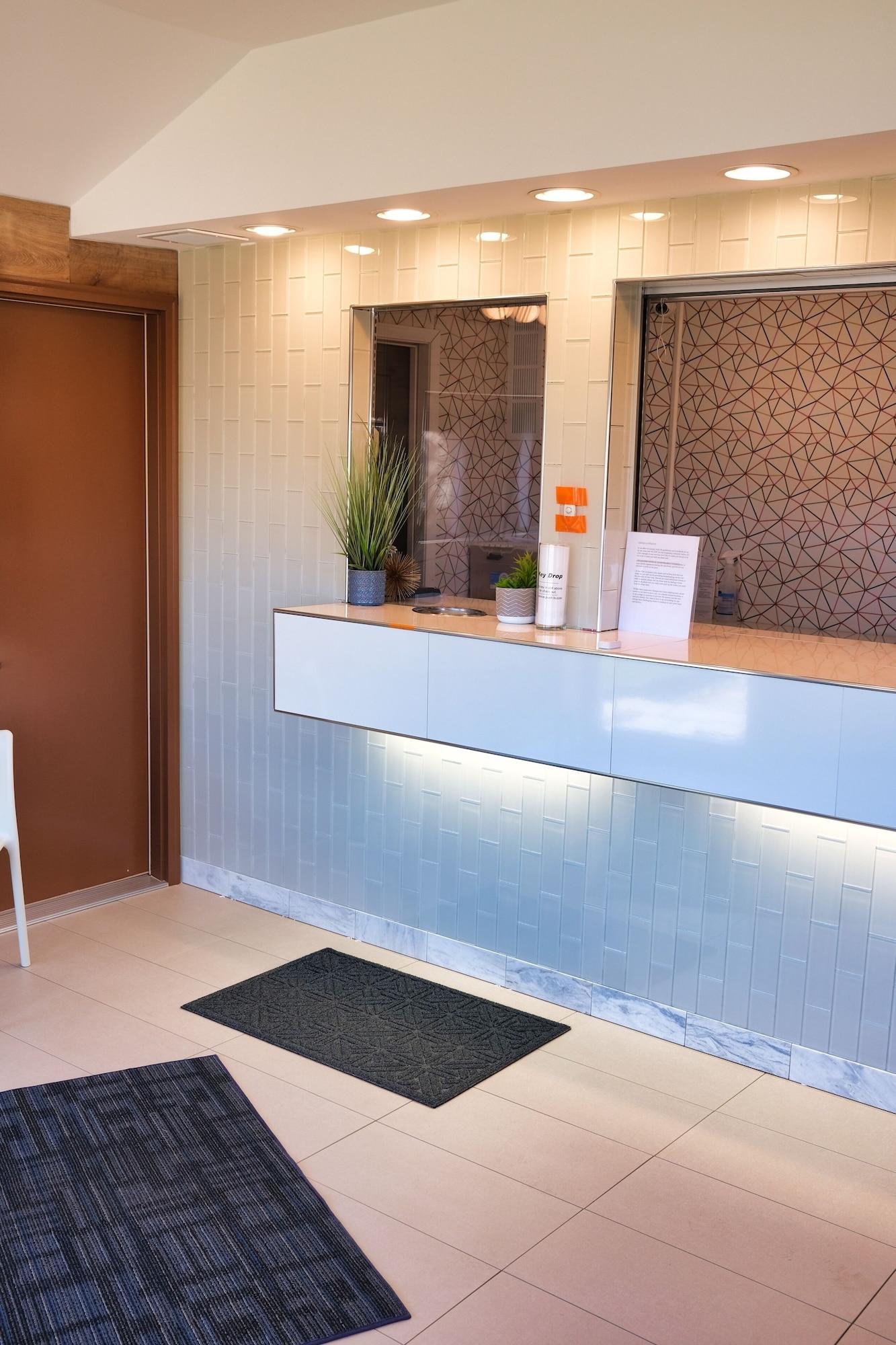 Vista Lobby Regency Inn