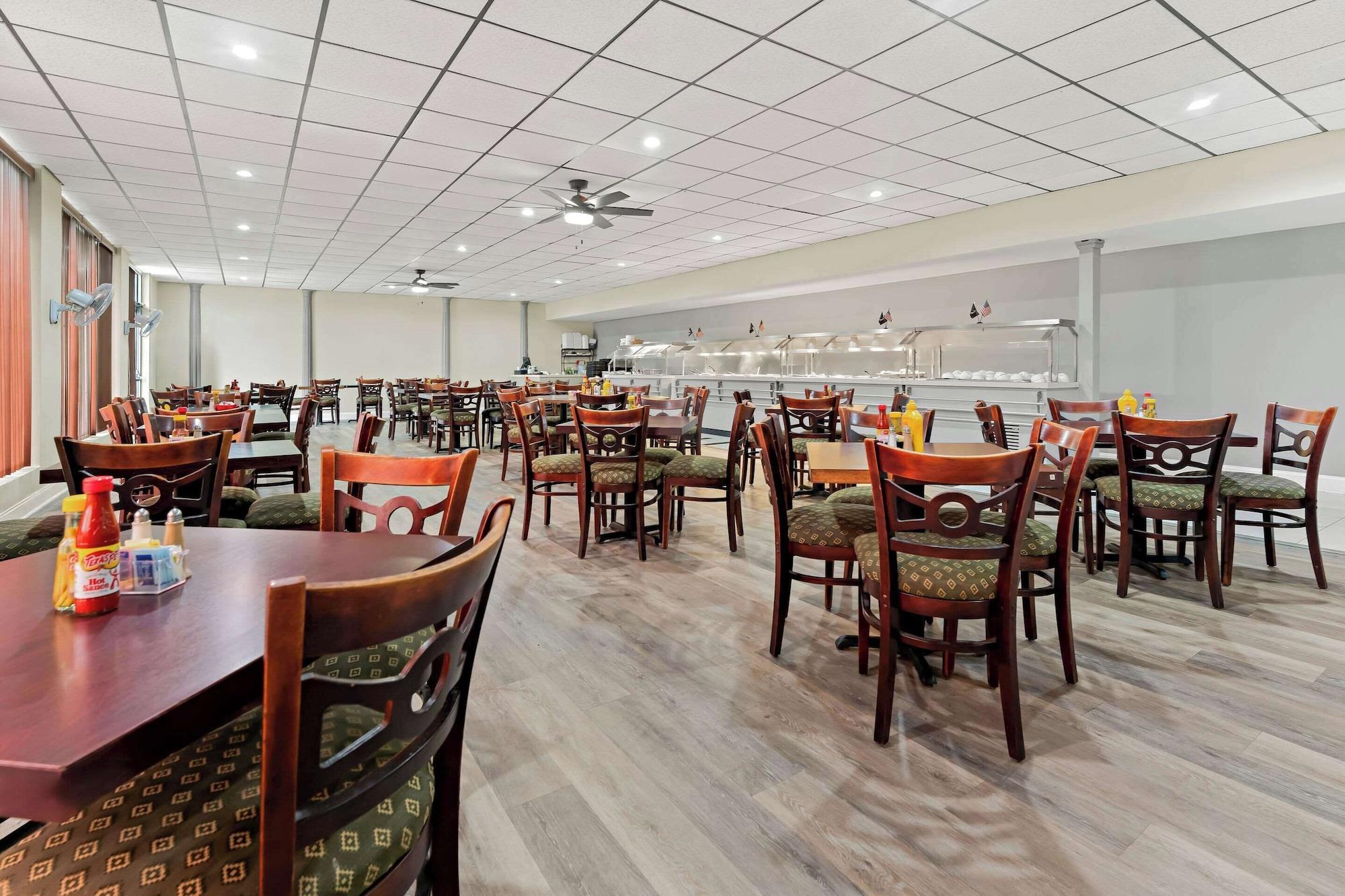 Restaurant Quality Inn Americus