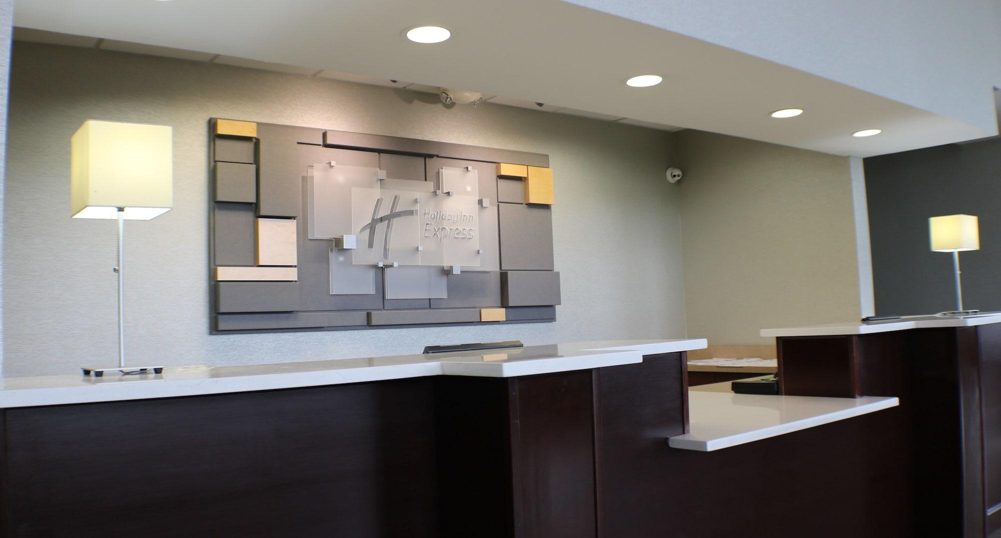 Vista Lobby Holiday Inn Express Woodstock-Shenandoah Valley by IHG