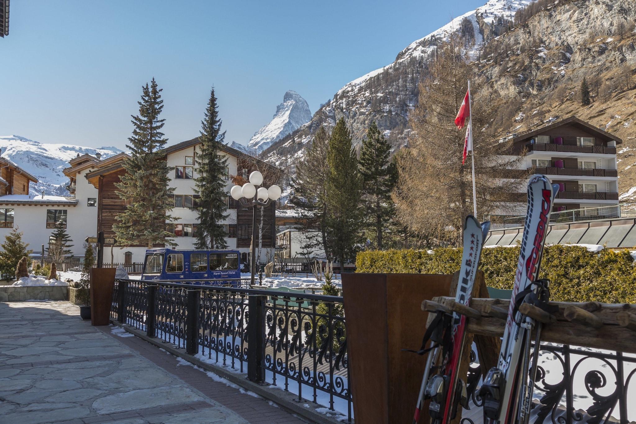 Vista Exterior Zermatt Budget Rooms