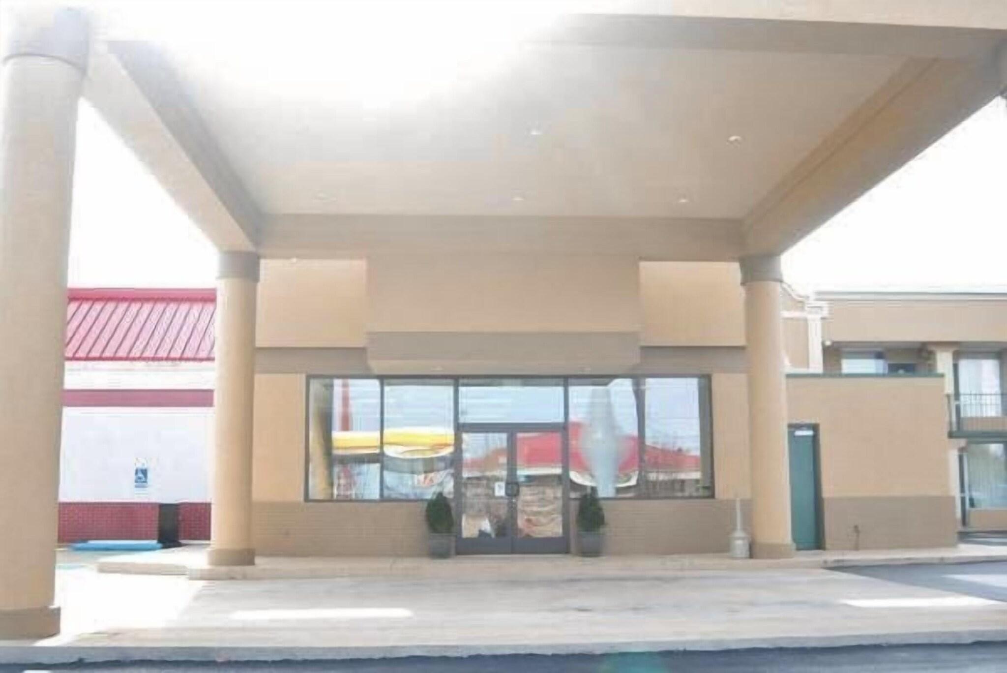 Vista Exterior Motel 6 Clarksville, TN