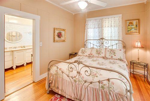 Habitación Peach Tree Inn & Suites