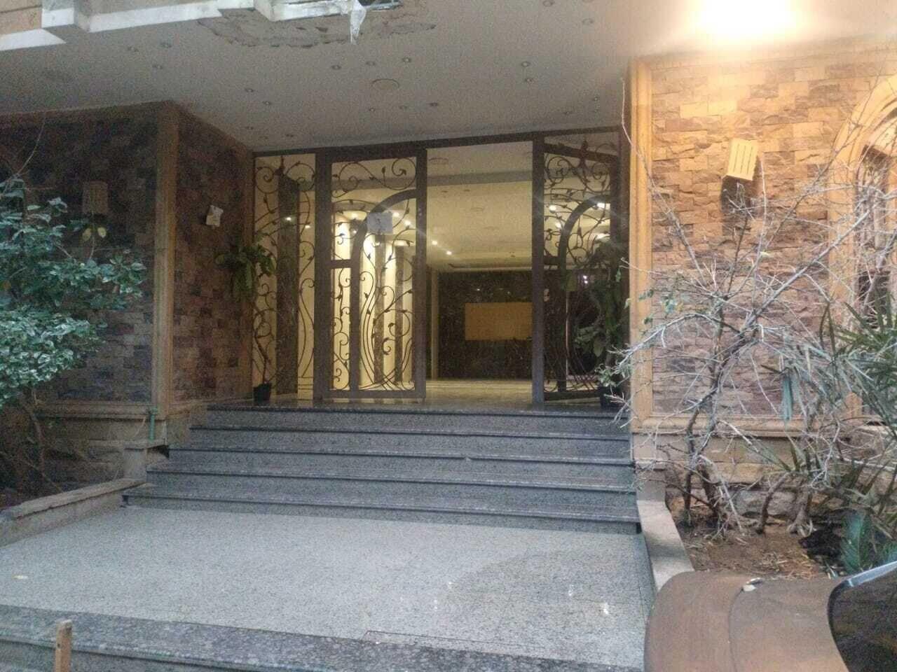 Varios Pearl pyramids Inn