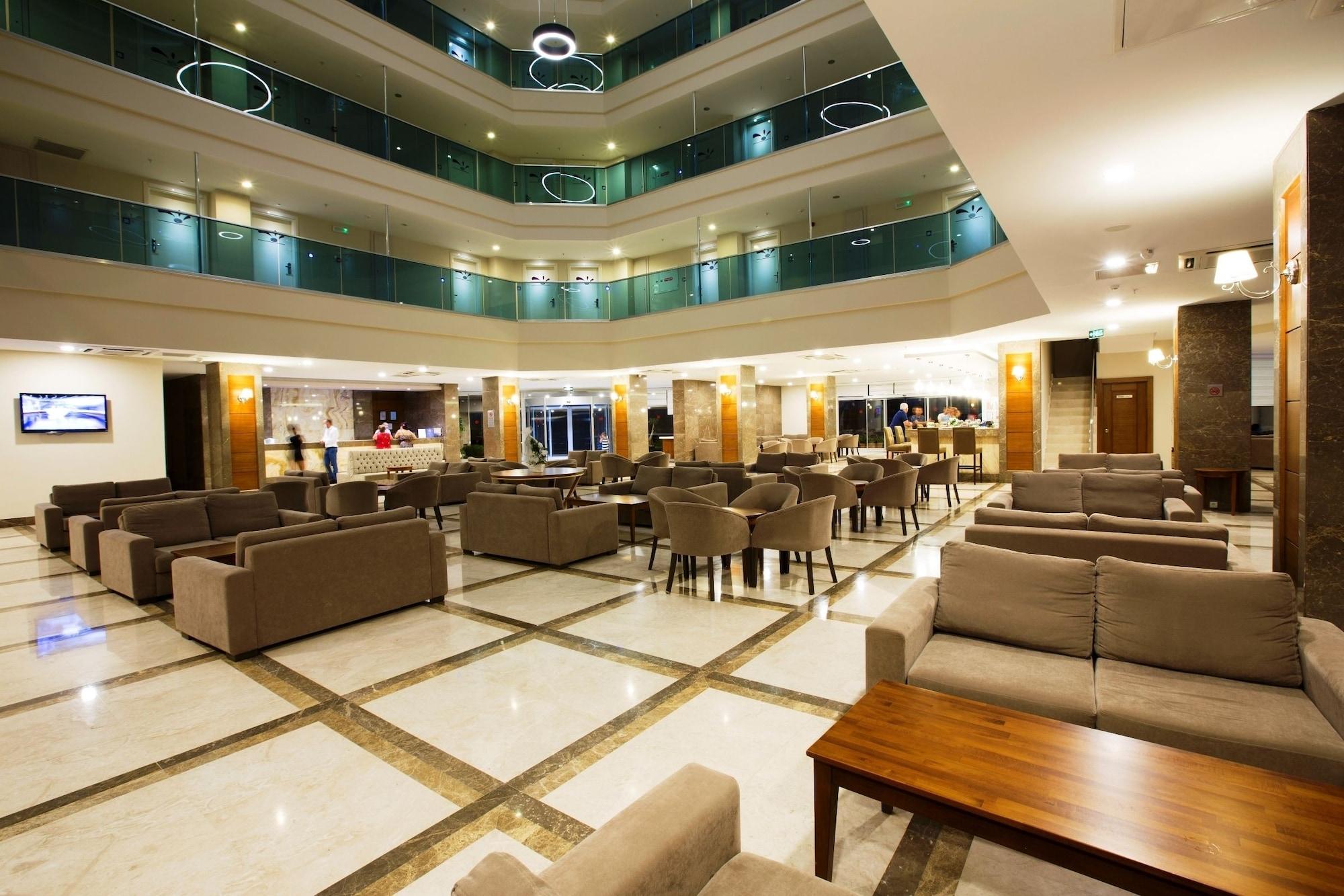 Vista Lobby Ramada Resort by Wyndham Side