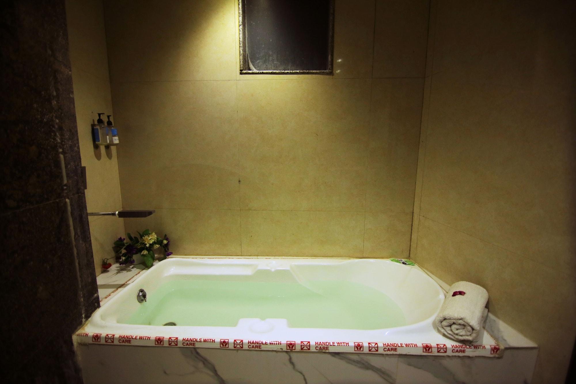 Vista Piscina Hotel Uppal International