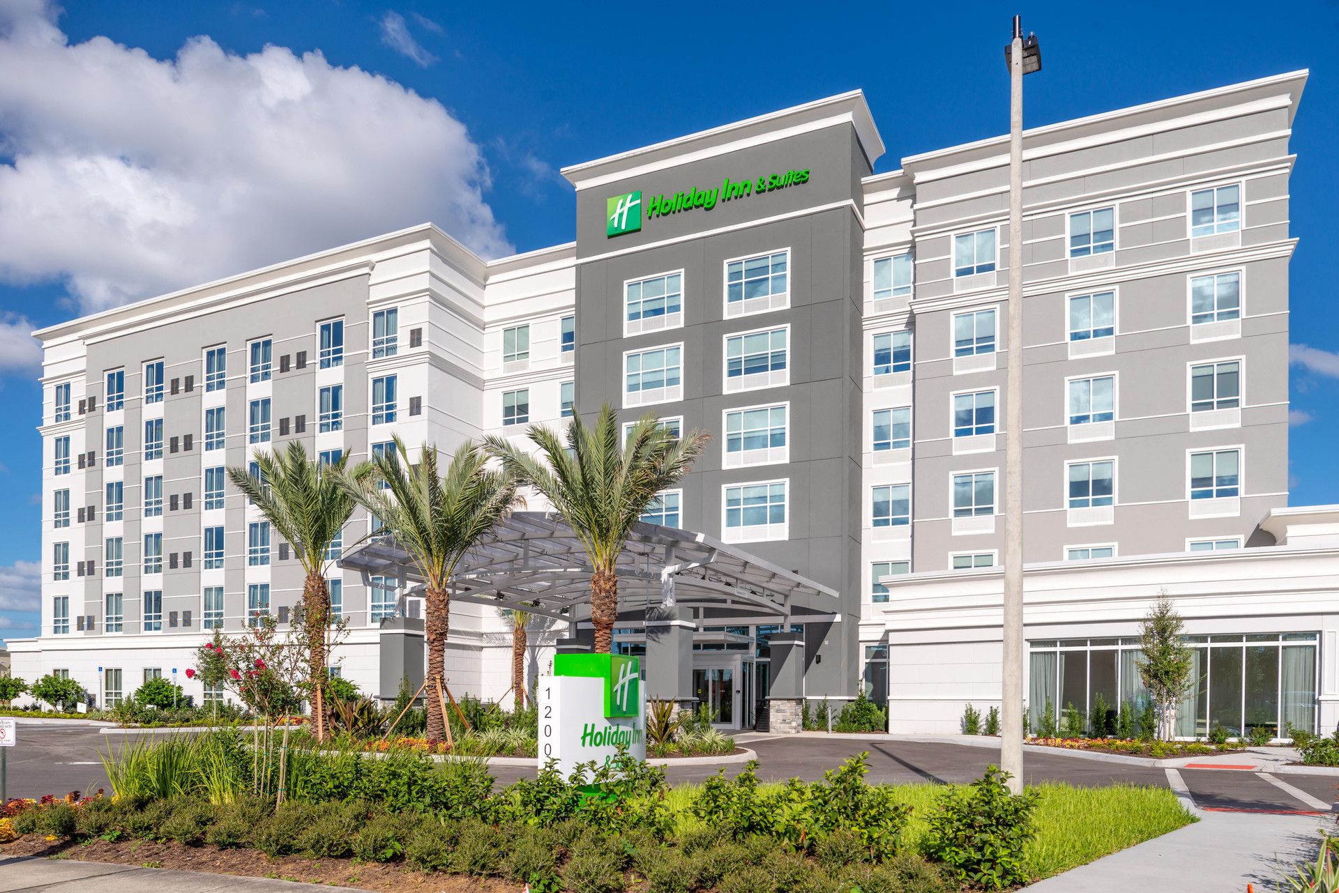 Vista Exterior Holiday Inn & Suites Orlando I-Drive Theme Parks by IHG