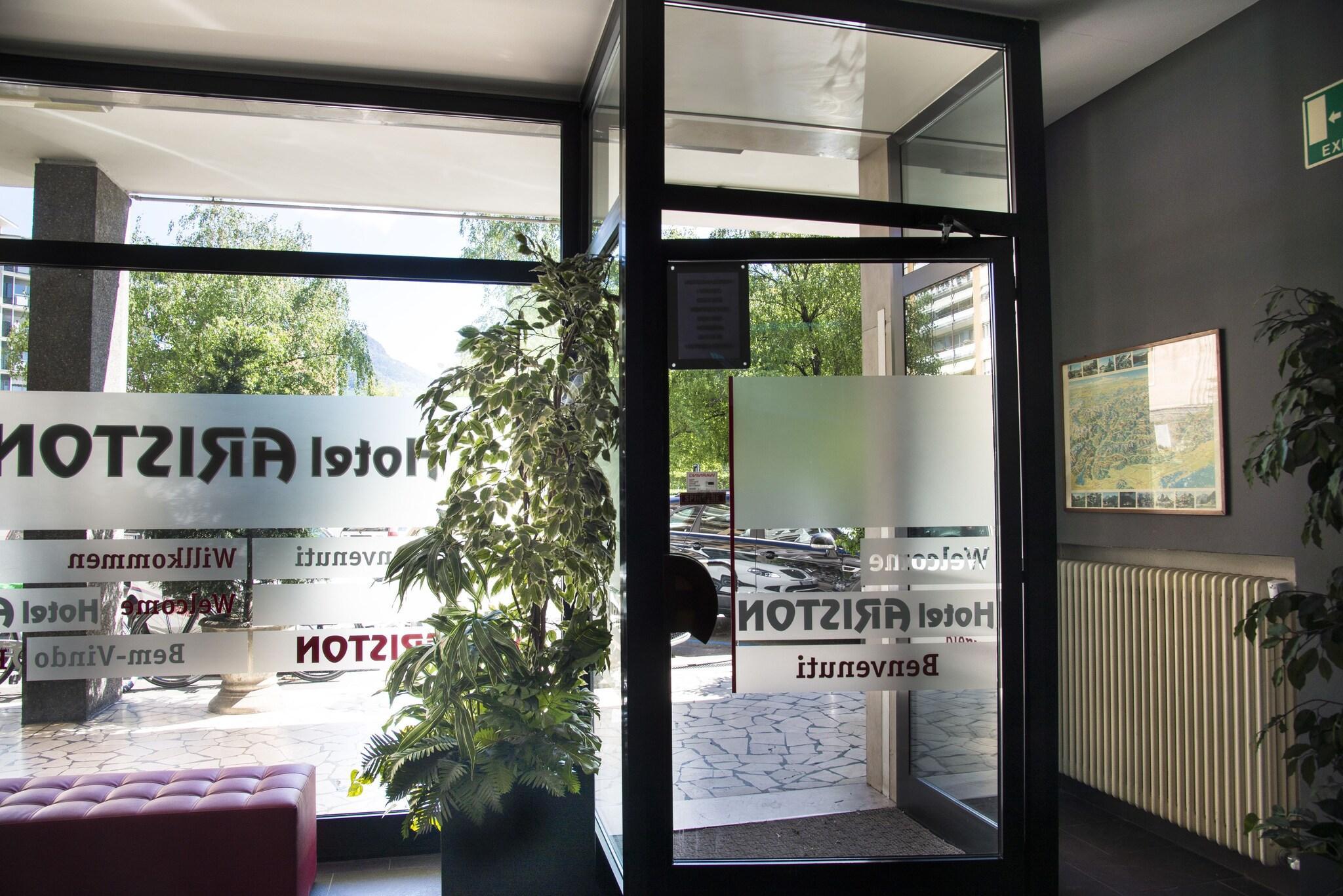 Vista Lobby Ariston