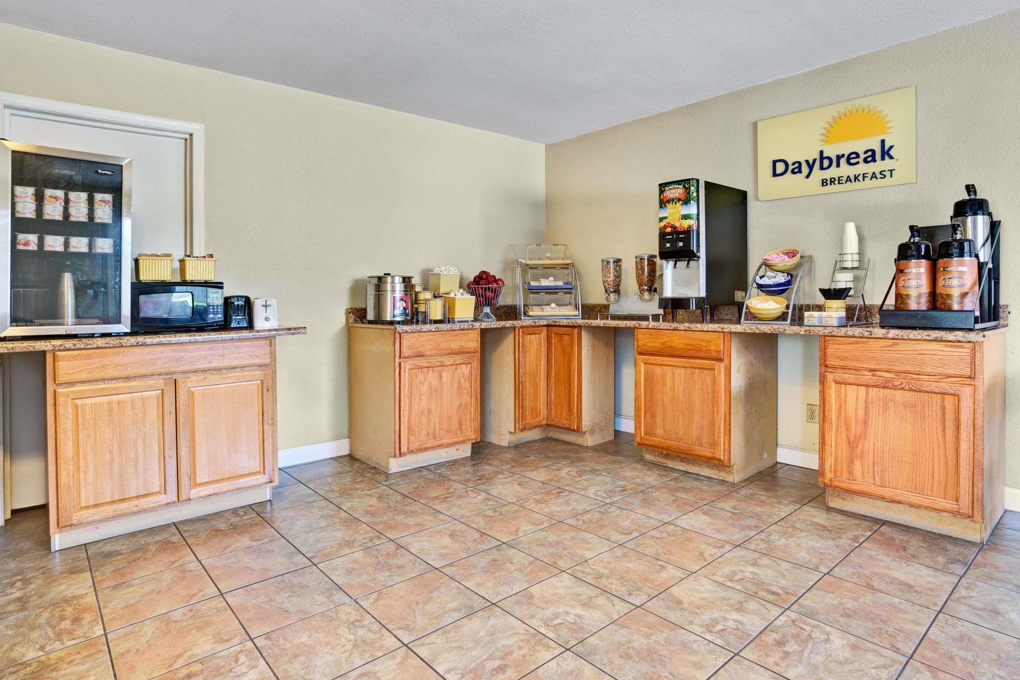 Comodidades del Alojamiento Days Inn by Wyndham Elizabeth City